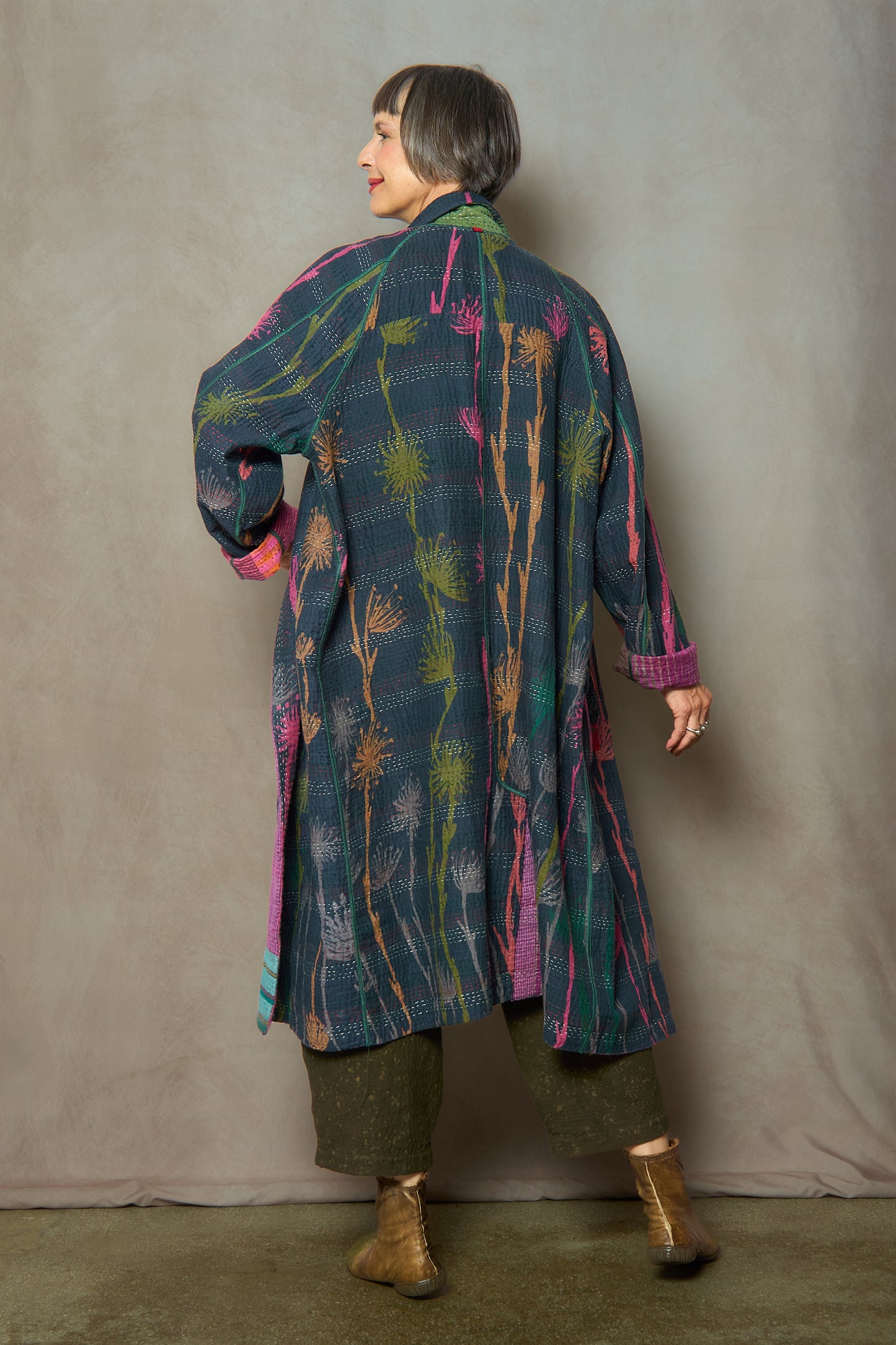 FLOWER PRINT WITH CHECKERED PATCH RAGLAN SLEEVE COAT - fc4337-blk -