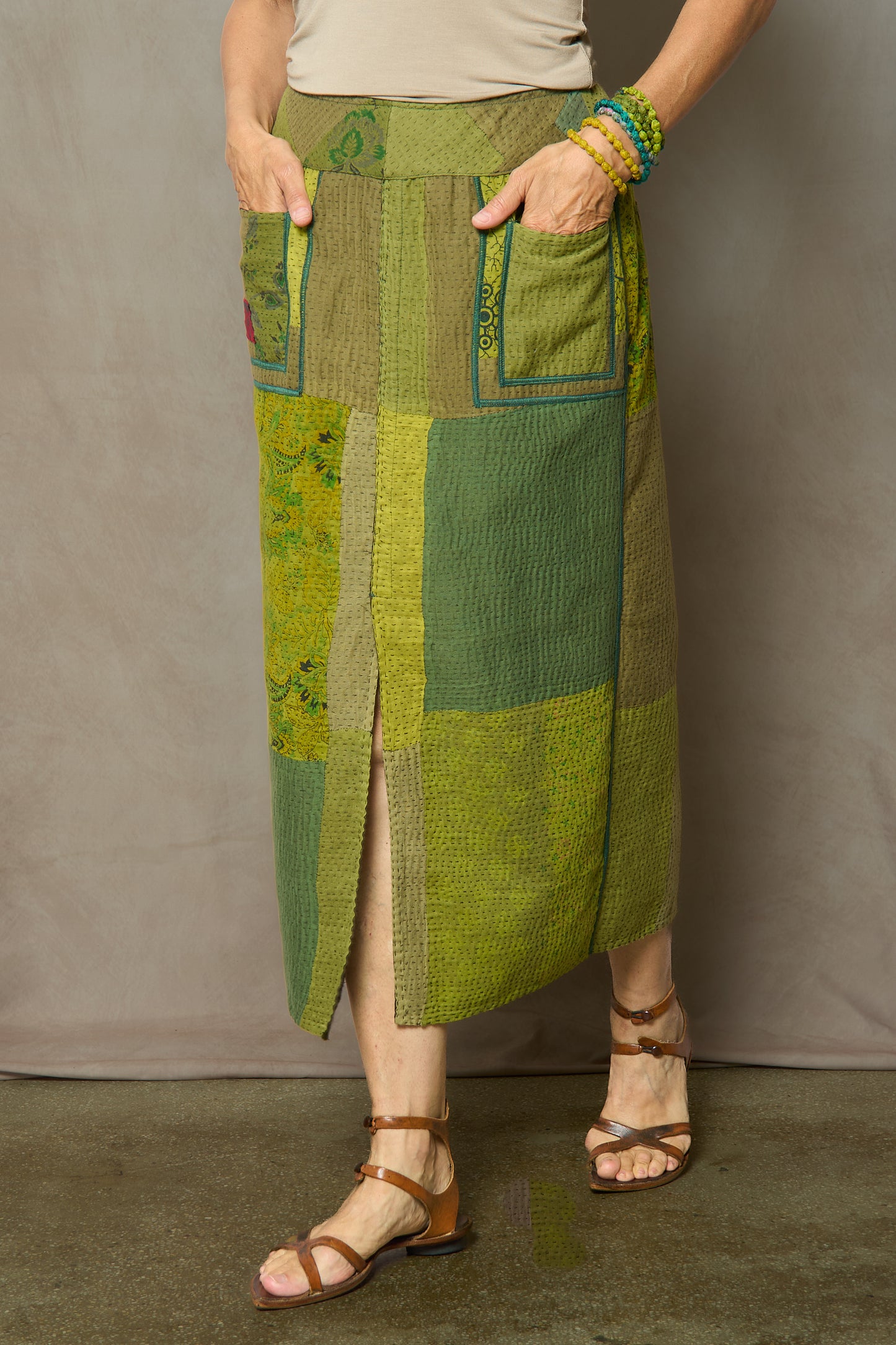 DUCK SUN DYE WITH PATCH KANTHA FRONT VENT PENCIL SKIRT - us2666-grn -