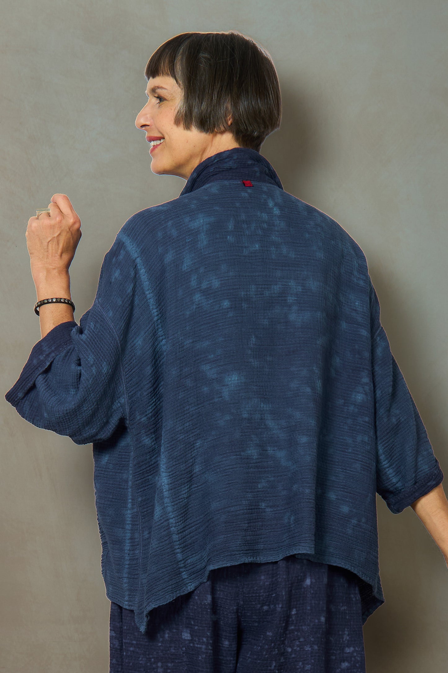 SAND SUN DYE RIPPLE KANTHA CROPPED TENT SHIRT - rs2596-nvy -