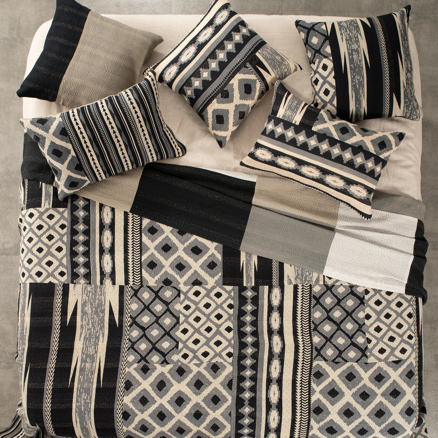 Monotone Ikat Handmade Vintage Kantha Bedcover -Monotone Black -