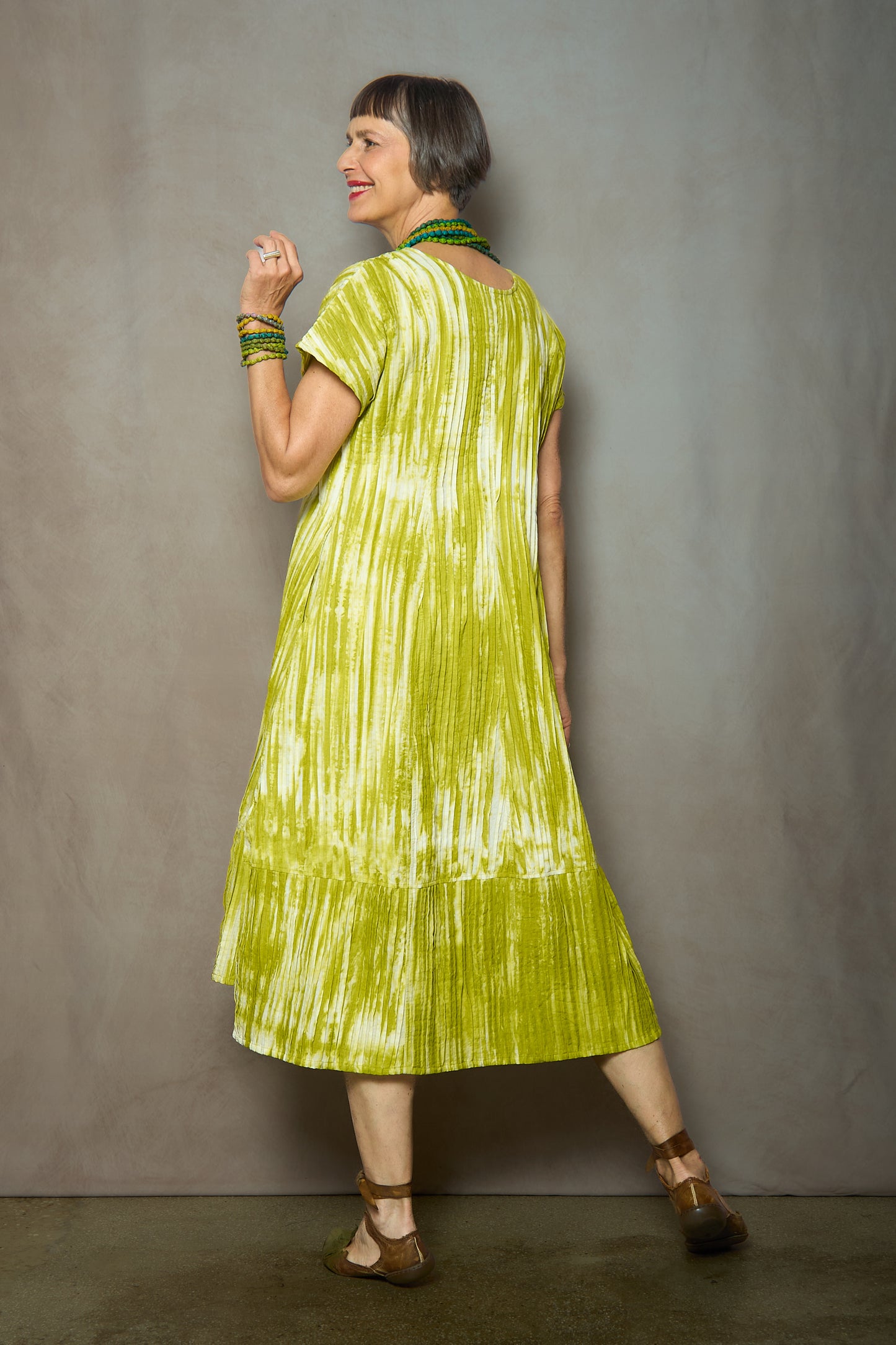 CAMBRIC TIE DYE RIPPLE TUCK V-NECK SHAPED MIDI DRESS - tr1465-lim -