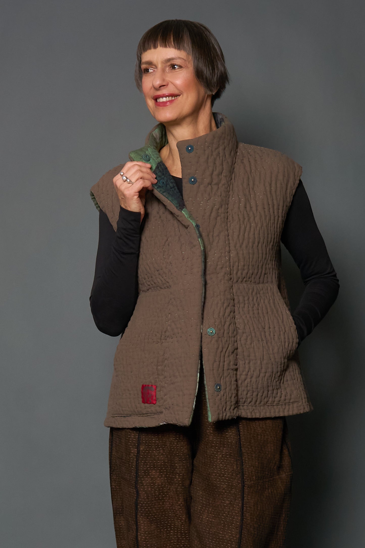 ABSTRACT AND DUCK CLOTH KANTHA HIGH-NECK CROPPED VEST - ap5251-grn -