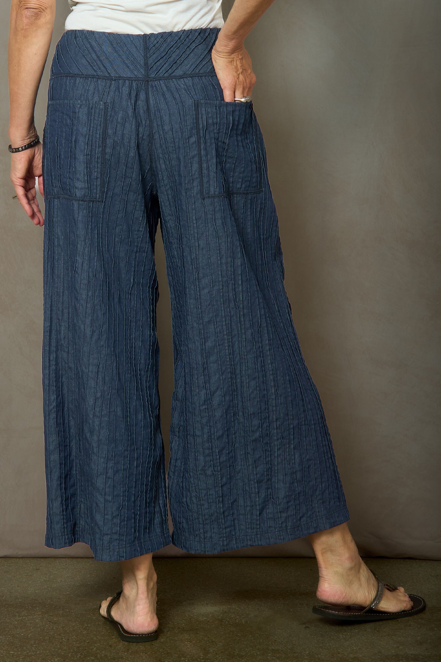 PIPPLE TUCK DENIM MID RISE WIDE LEG PANTS - rd1665-nvy -