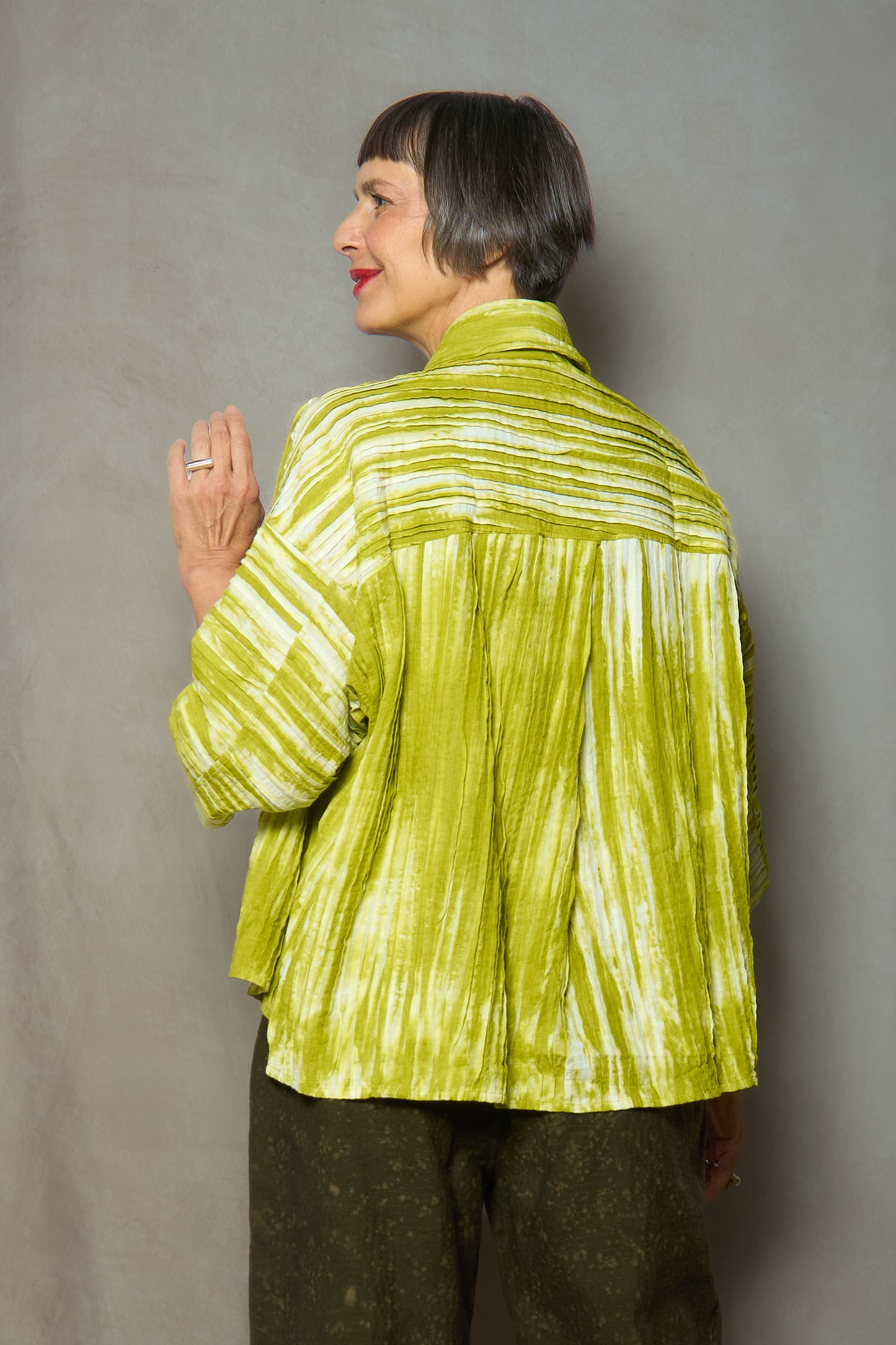 CAMBRIC TIE DYE RIPPLE TUCK HALF SLV. CROPPED JACKET - tr1j104-lim -