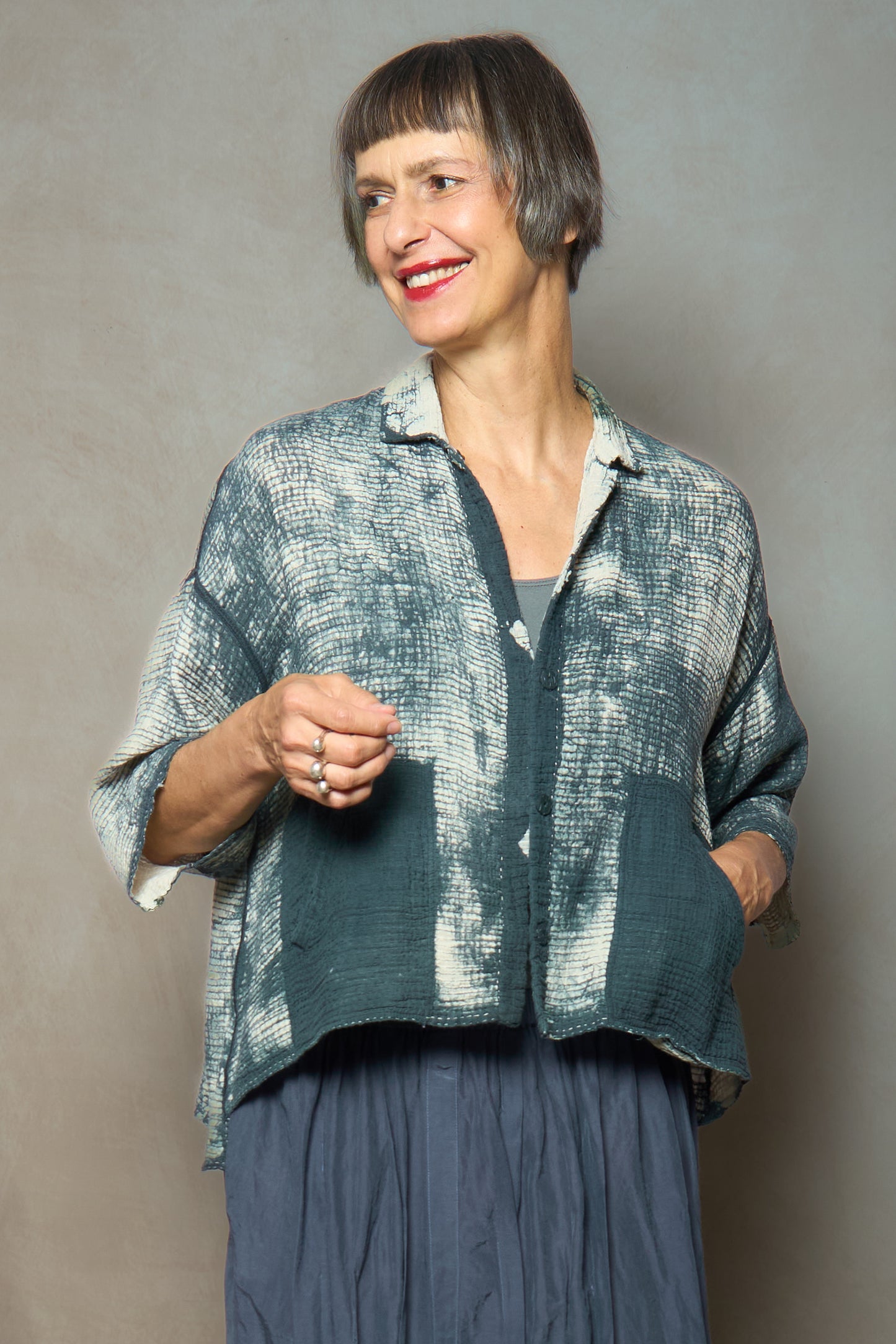MUD DYE RIPPLE KANTHA CROPPED TENT SHIRT - yp2596-gry -