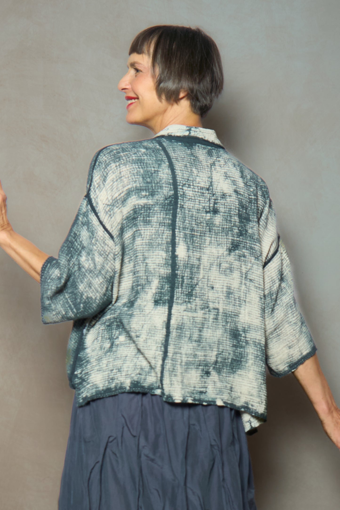 MUD DYE RIPPLE KANTHA CROPPED TENT SHIRT - yp2596-gry -