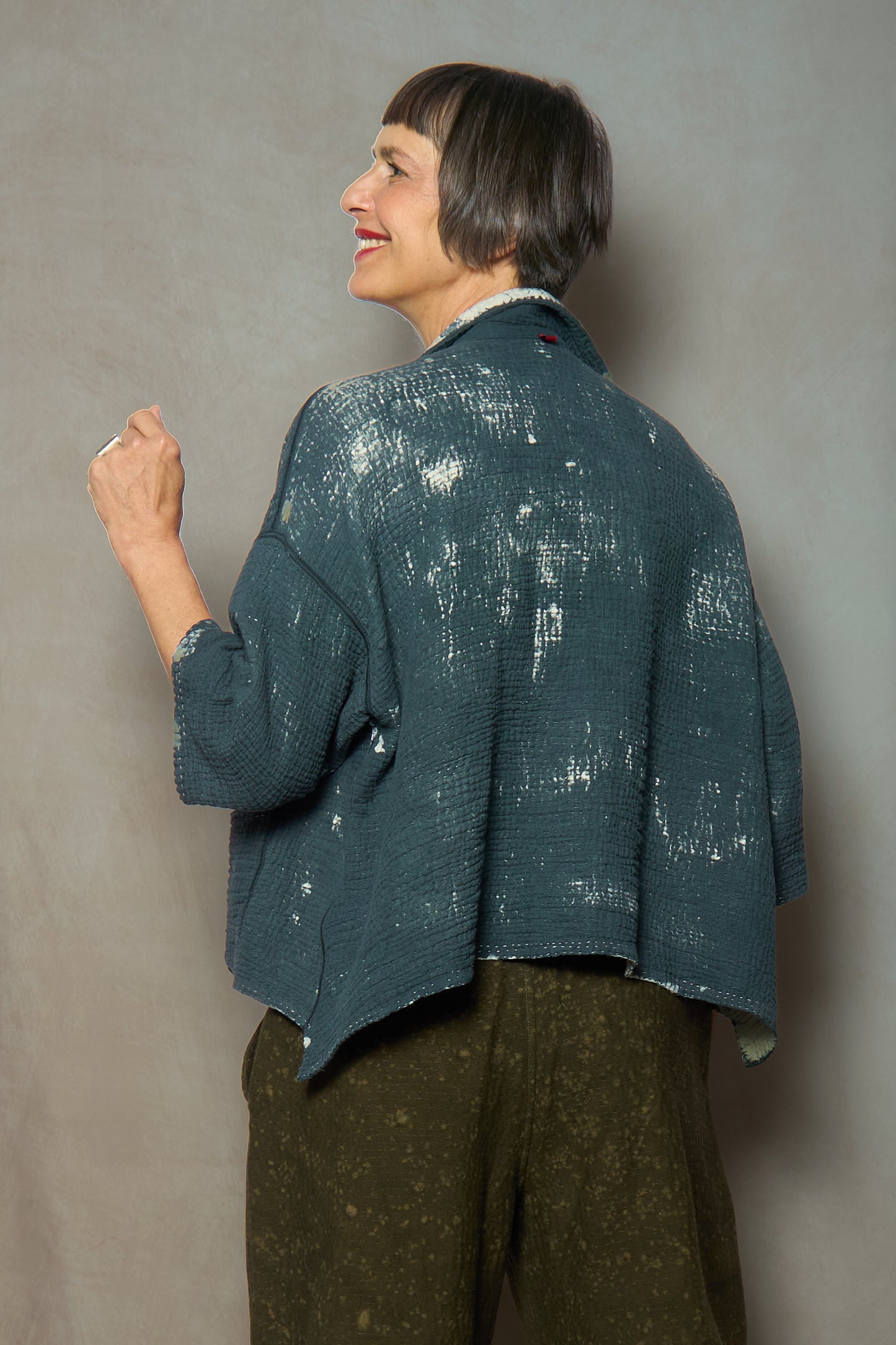 MUD DYE RIPPLE KANTHA CROPPED TENT SHIRT - yp4596-gry -