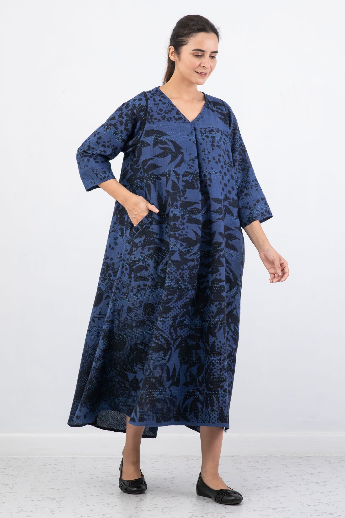 MONOTONE TWILIGHT PRINT KANTHA V-NECK MAXI WITH SLEEVES - tp2441-nvy -