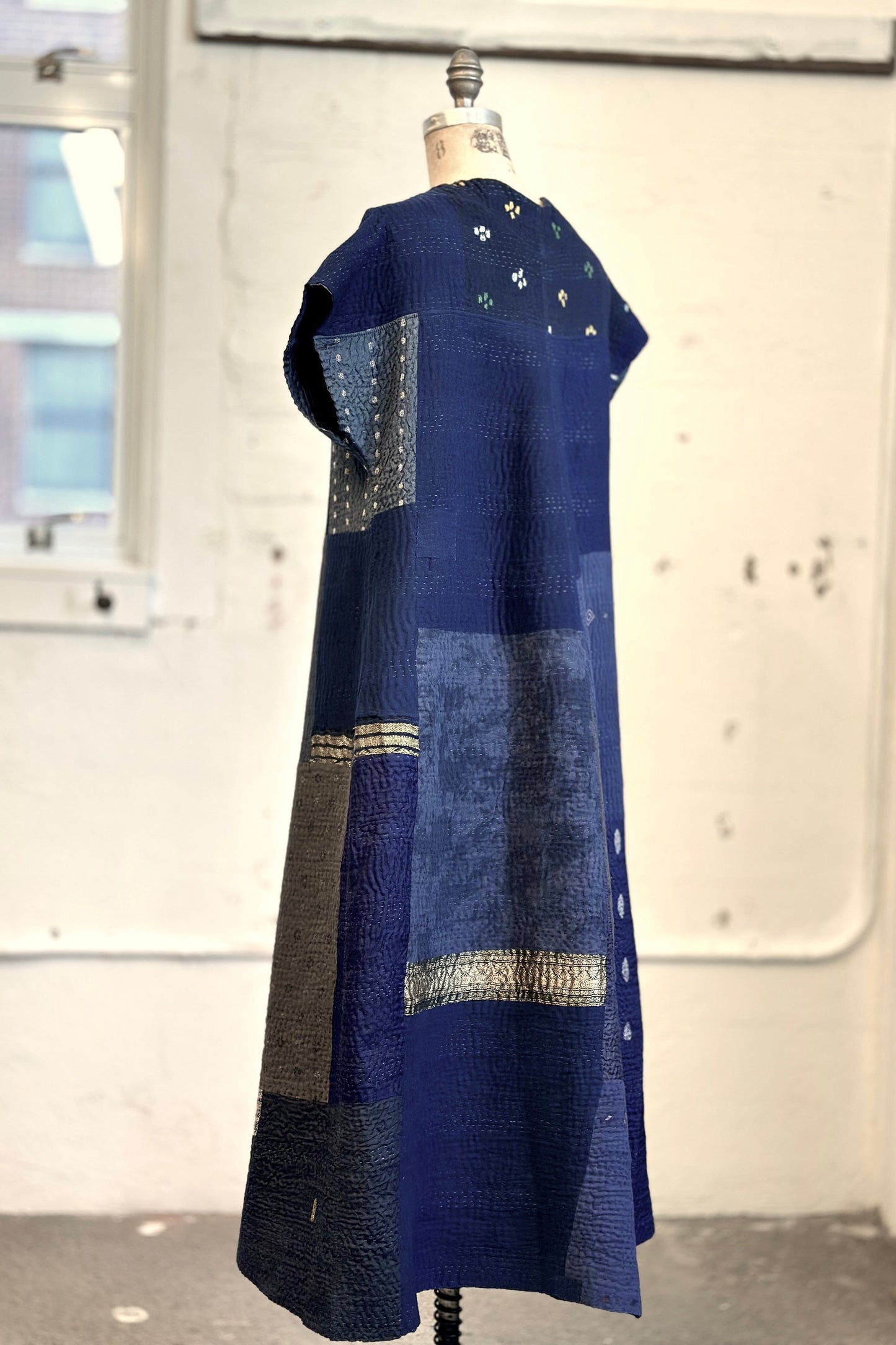 COTTON SILK SW PATCH KANTHA SEMI BIAS V-NECK DRESS (470) - ws4470-gry -