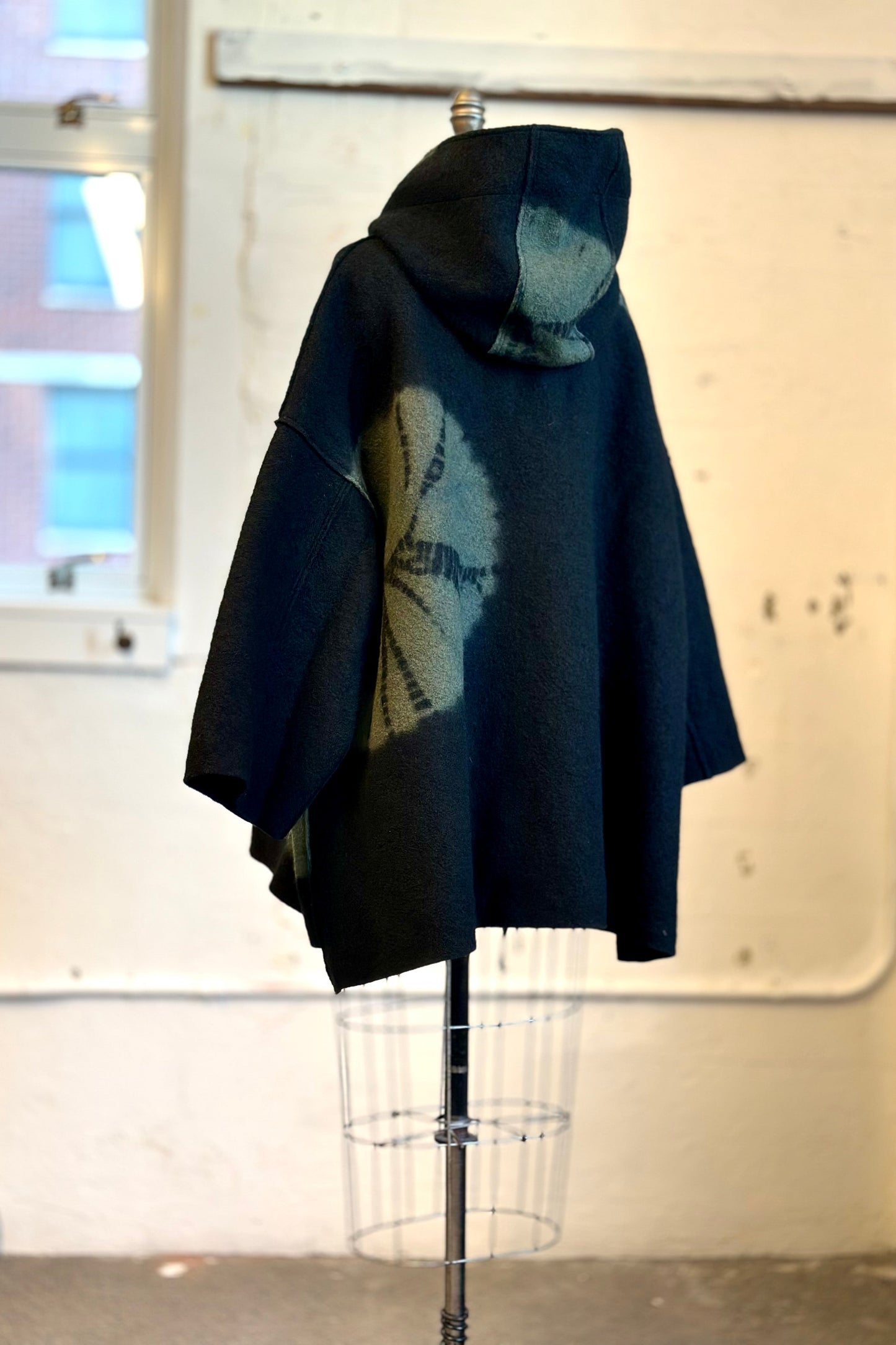 CIRCLE TIE DYE BOILED WOOL NEW HOODIE PONCHO - tw1359-blk -