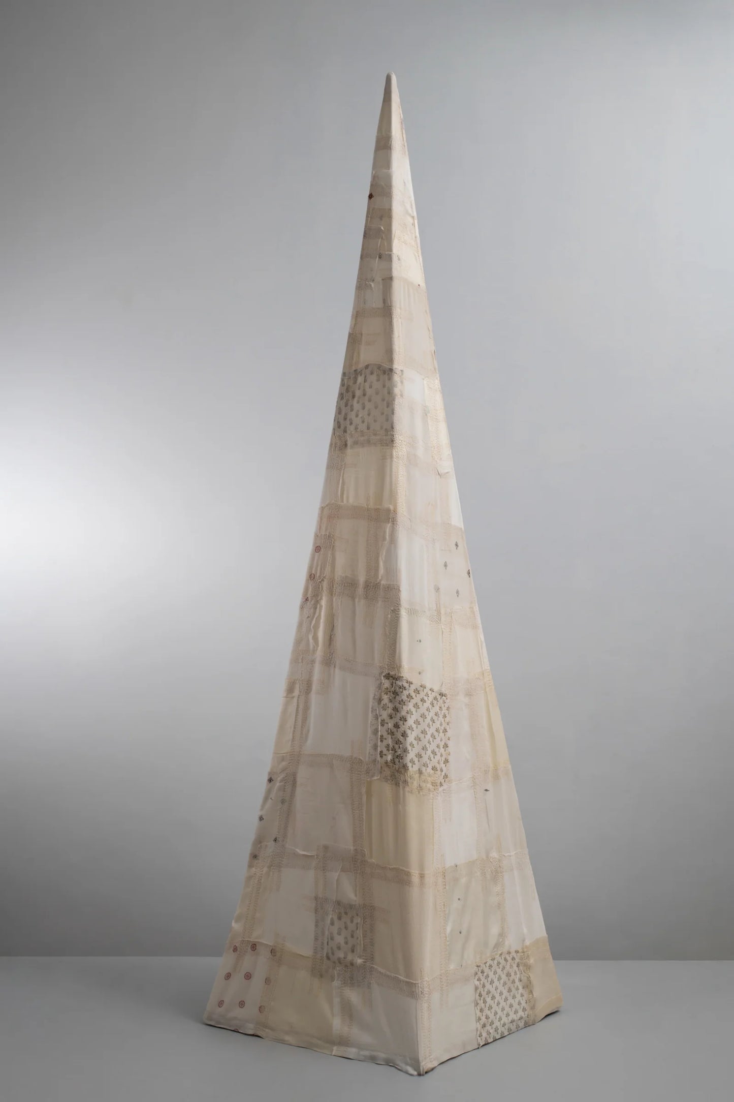 Vintage Fray Patch floor Lamp Pyramid