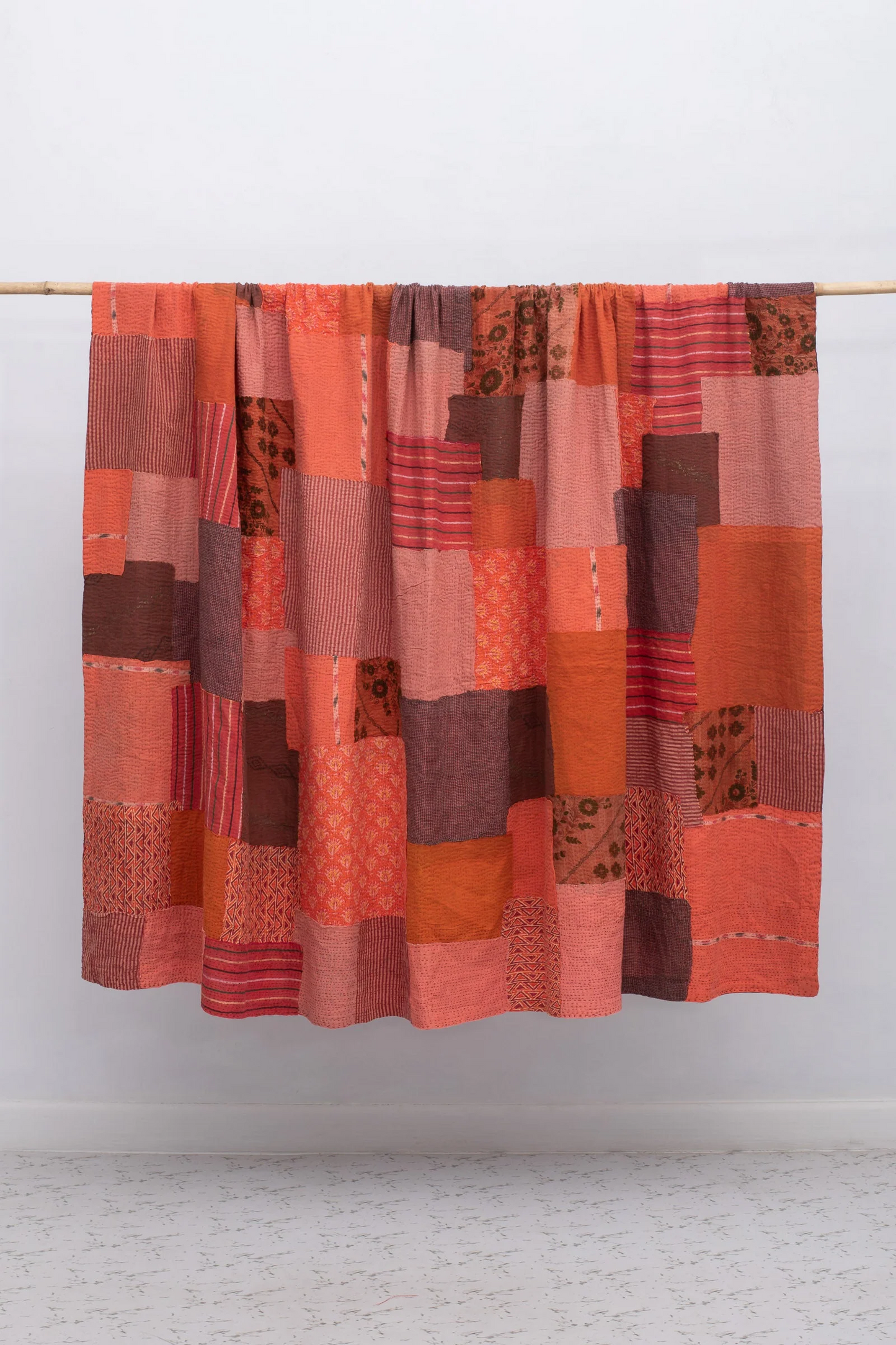 Vintage Fray Patch & Ombre Kantha Table Cover -Red-