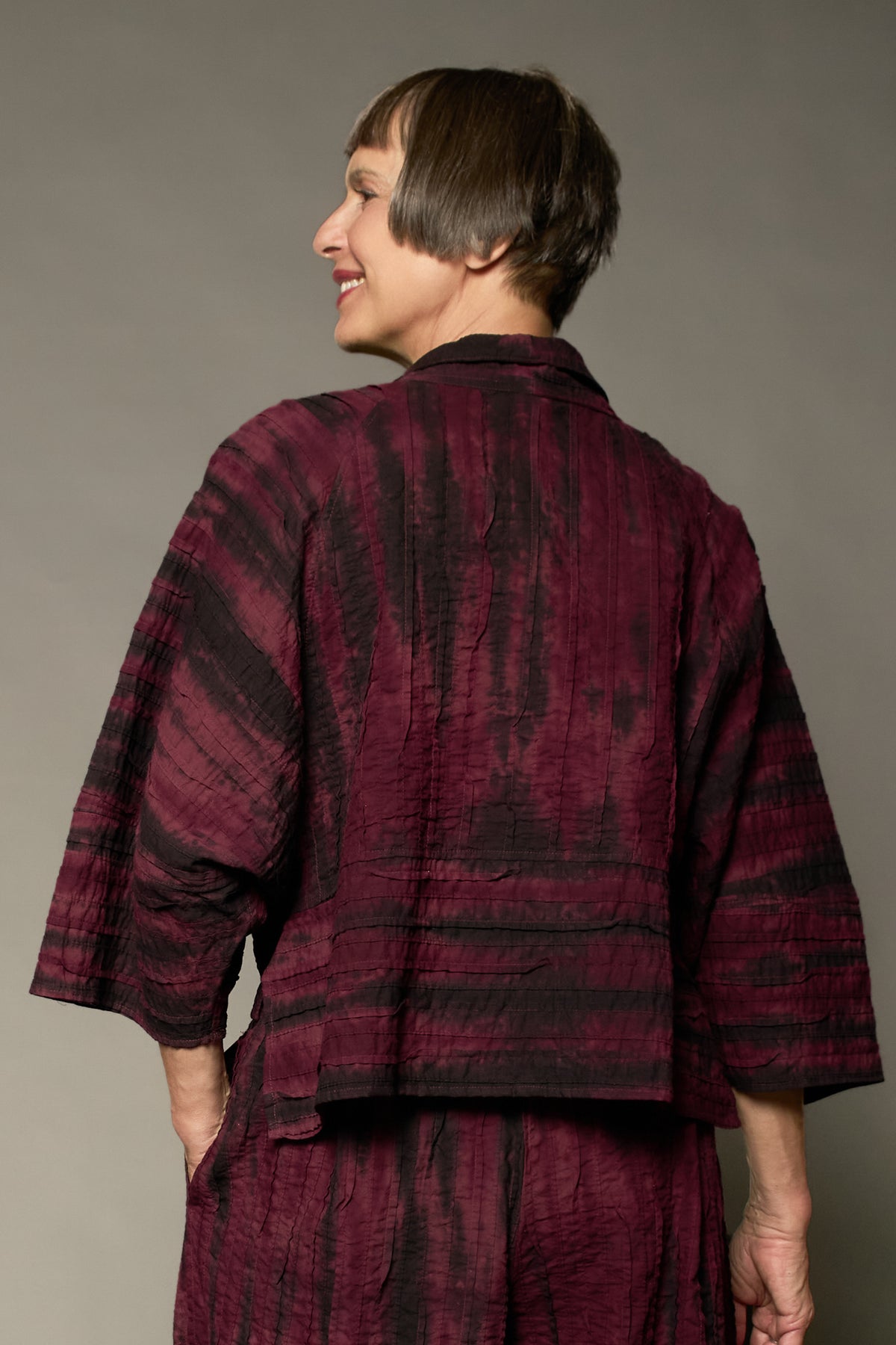 DOUBLE TIE DYE RIPPLE TUCK LANTERN SLV. SHRUG - trw1j103-mrn -