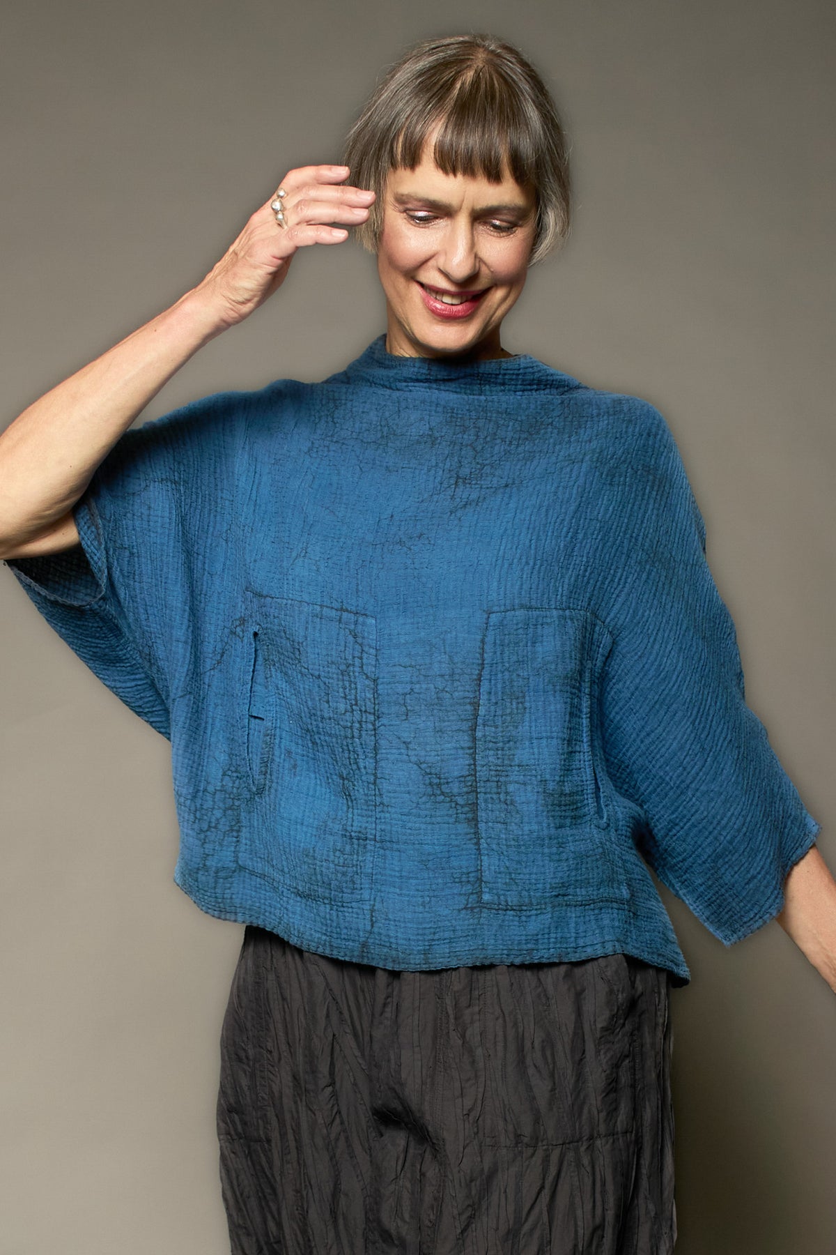 MUD DYE RIPPLE KANTHA FUNNEL NECK POCKET TOP - yp2t104-nvy -