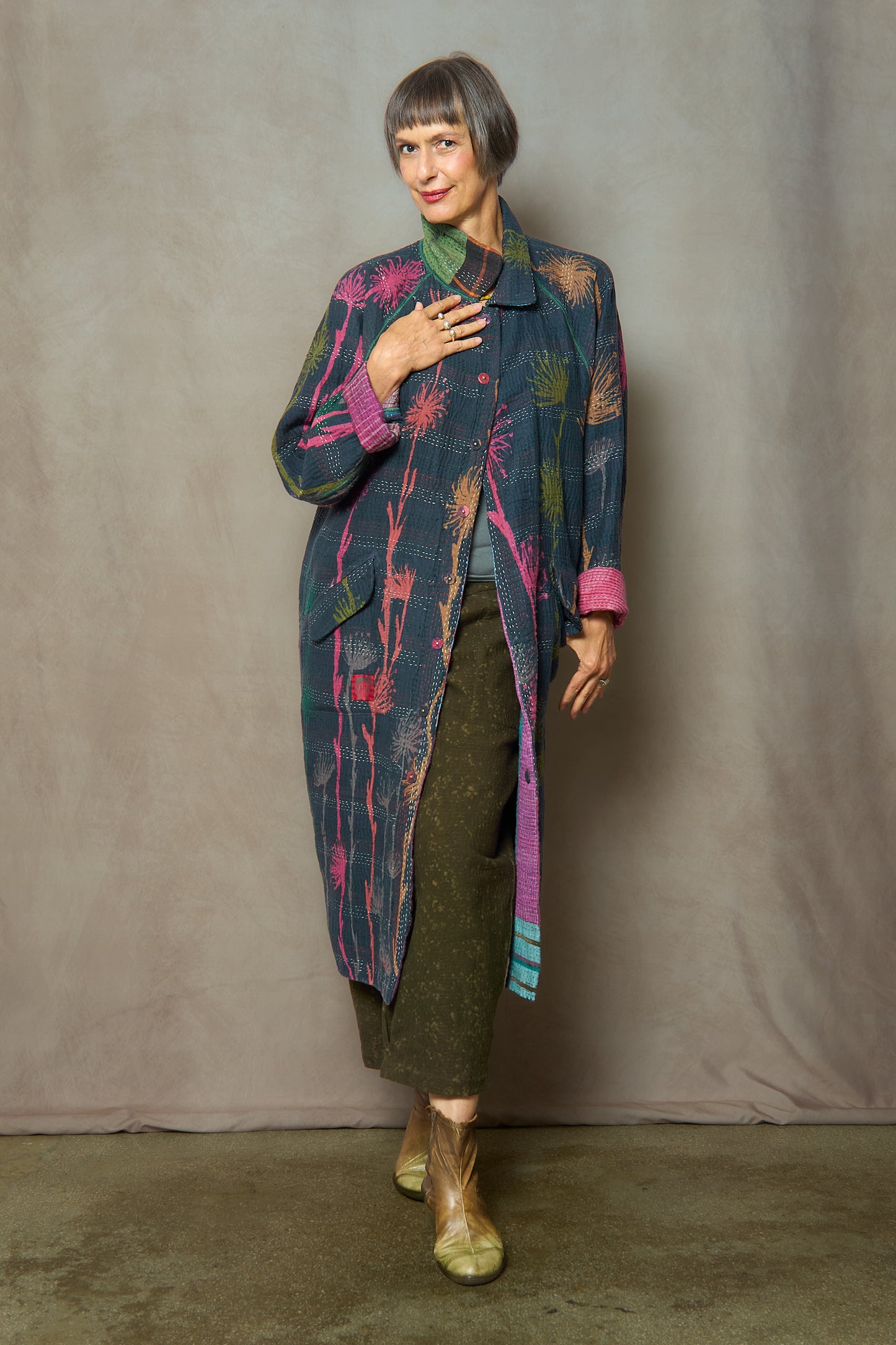 FLOWER PRINT WITH CHECKERED PATCH RAGLAN SLEEVE COAT - fc4337-blk -