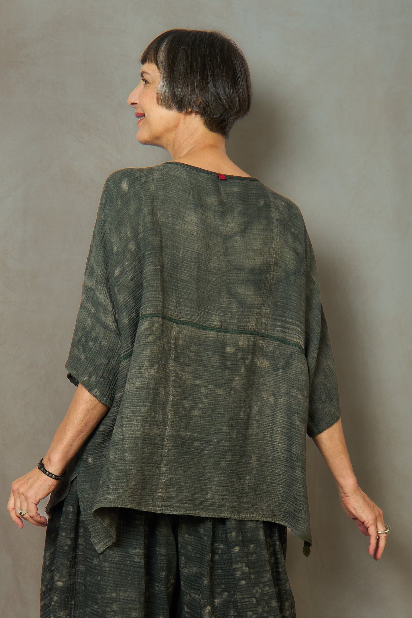 SAND SUN DYE RIPPLE KANTHAL BOAT NECK DOLMAN TOP - rs2t100-grn -