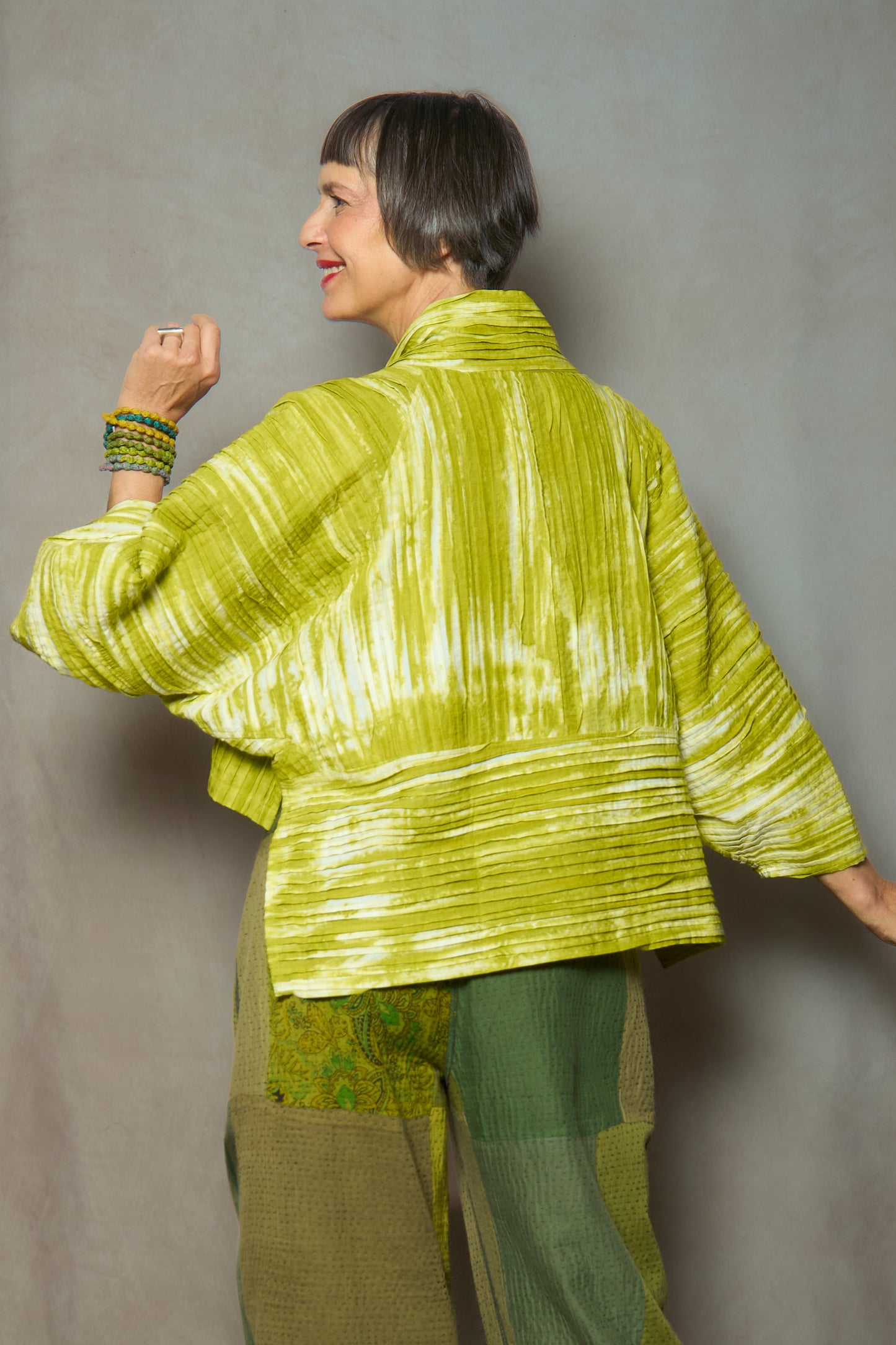 CAMBRIC TIE DYE RIPPLE TUCK LANTERN SLV. SHRUG - tr1j103-lim -