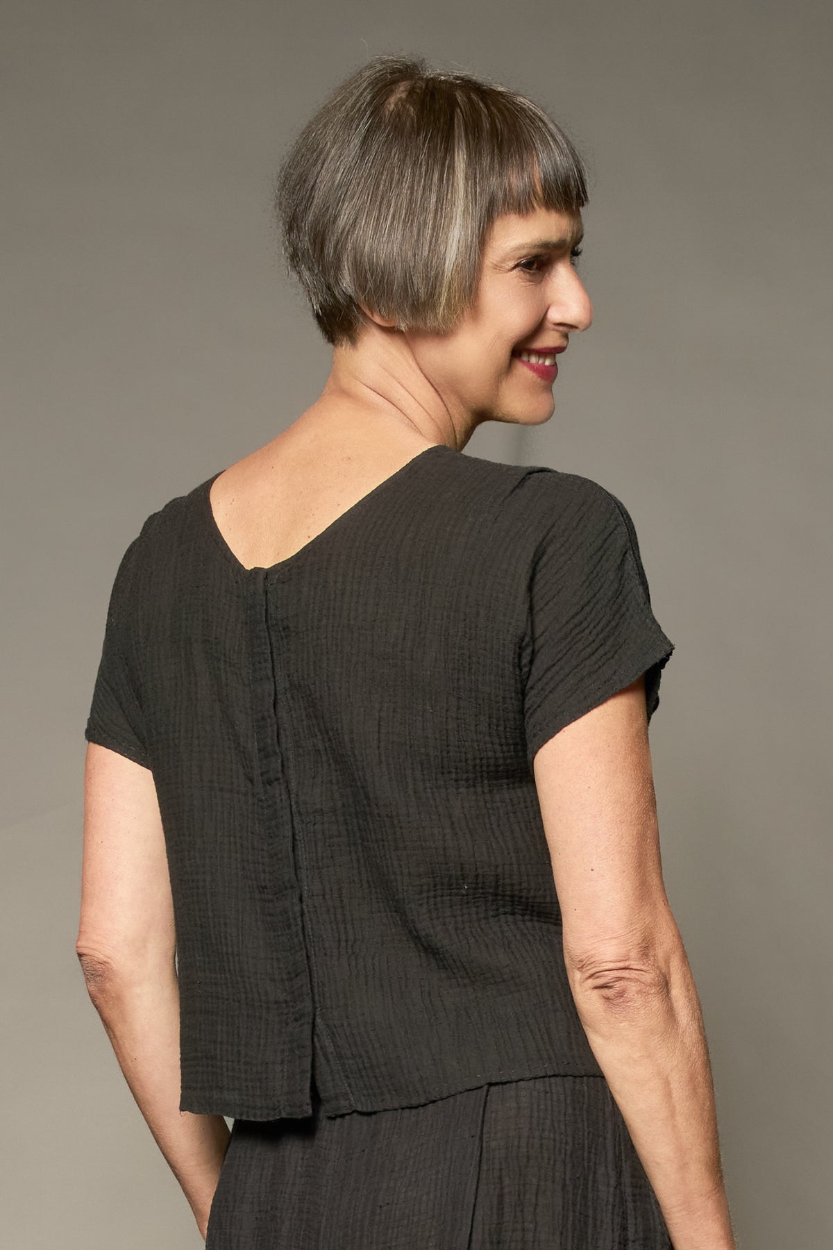 RIPPLE KANTHA ESSENTIAL CREW BLOUSE - rp2t110-blk -