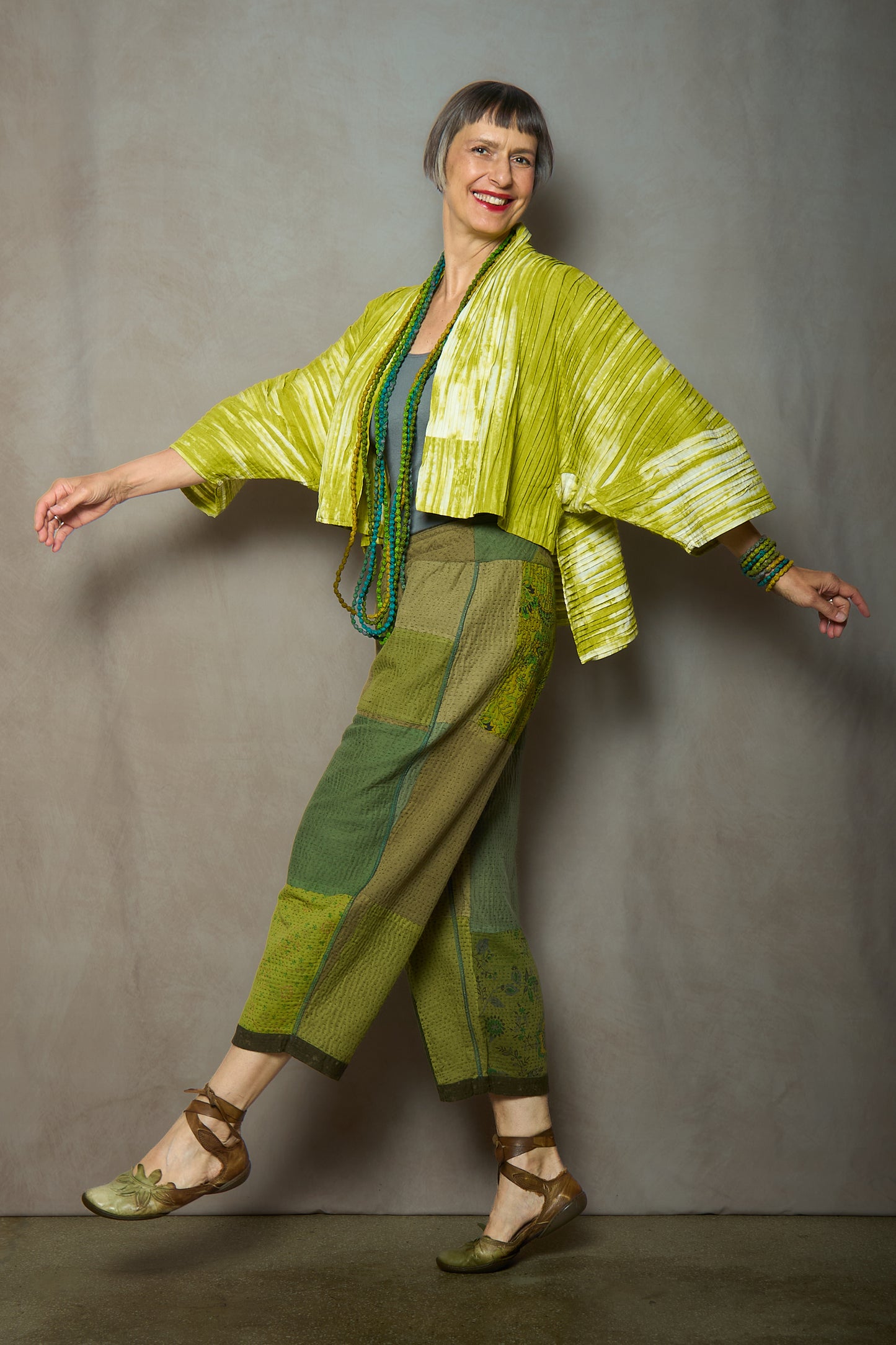 CAMBRIC TIE DYE RIPPLE TUCK LANTERN SLV. SHRUG - tr1j103-lim -
