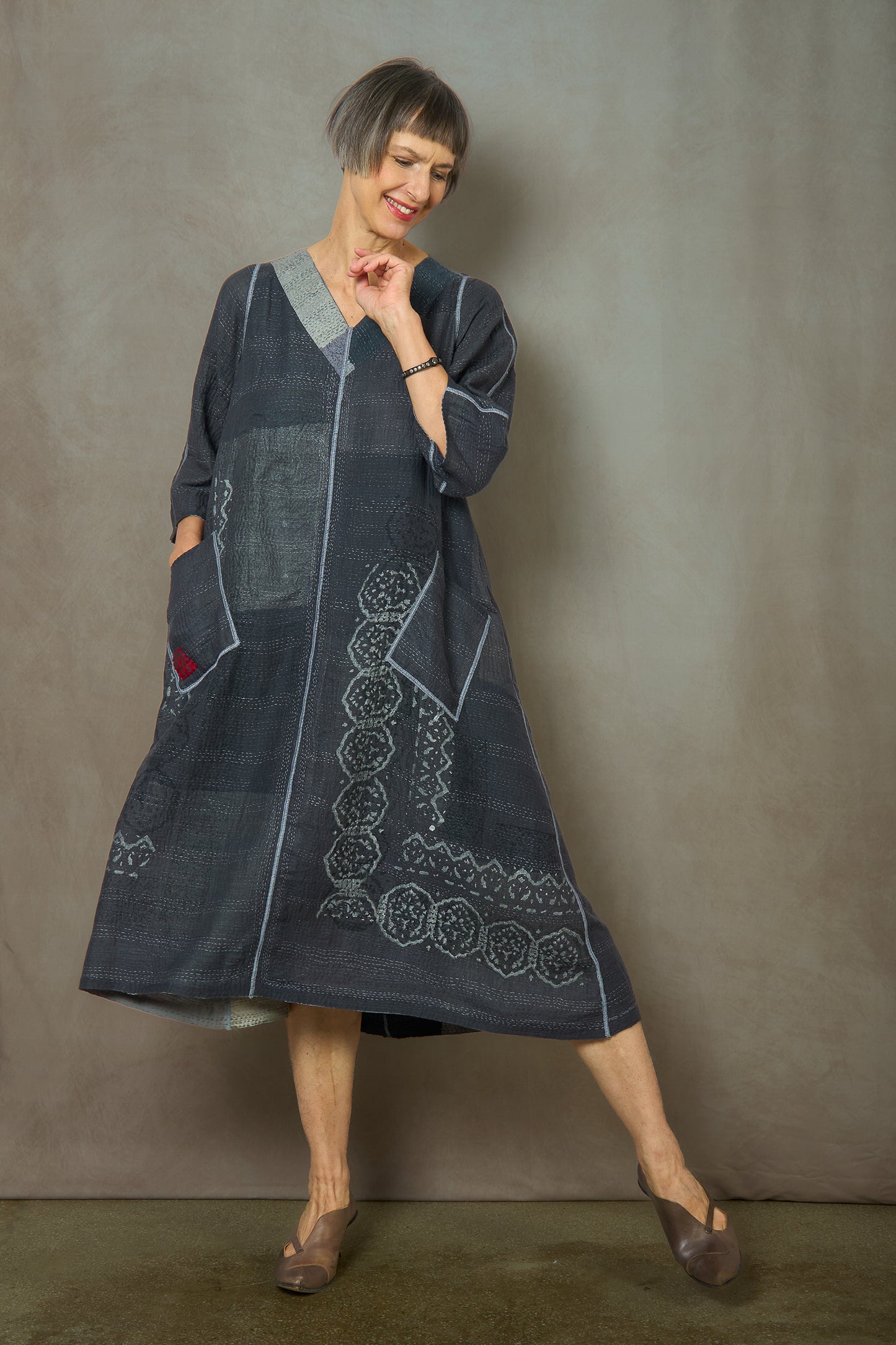 MOSAIC FRAY PATCH KANTHA V-NECK FLARE DRESS - zb2457-gry -