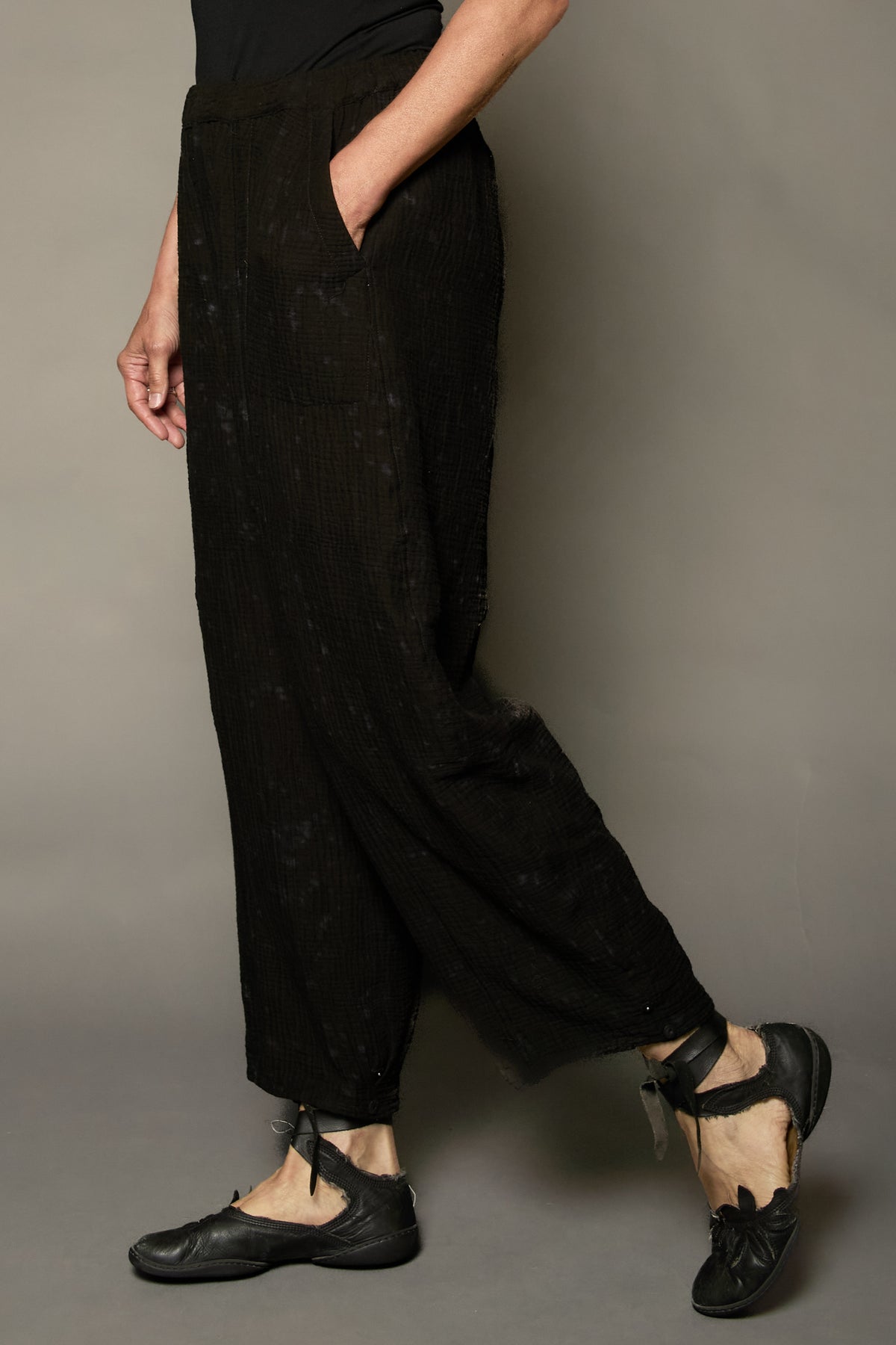 SAND SUN DYE RIPPLE KANTHA BARREL PANTS - rs2641-blk -