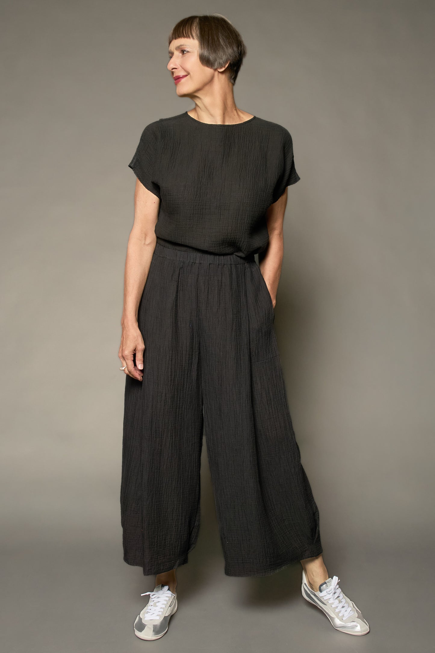 RIPPLE KANTHA ESSENTIAL CREW BLOUSE - rp2t110-blk -