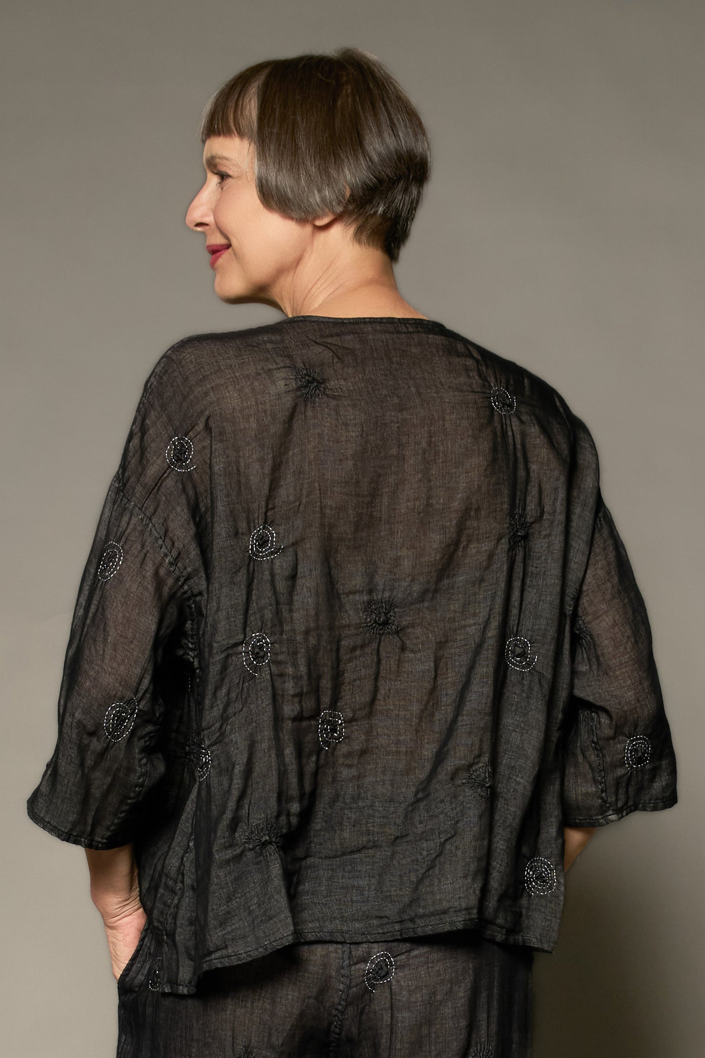 GAUZE SHIBORI GARMENT KANTHA V-NECK NECK TOP - gg2t108-blk -