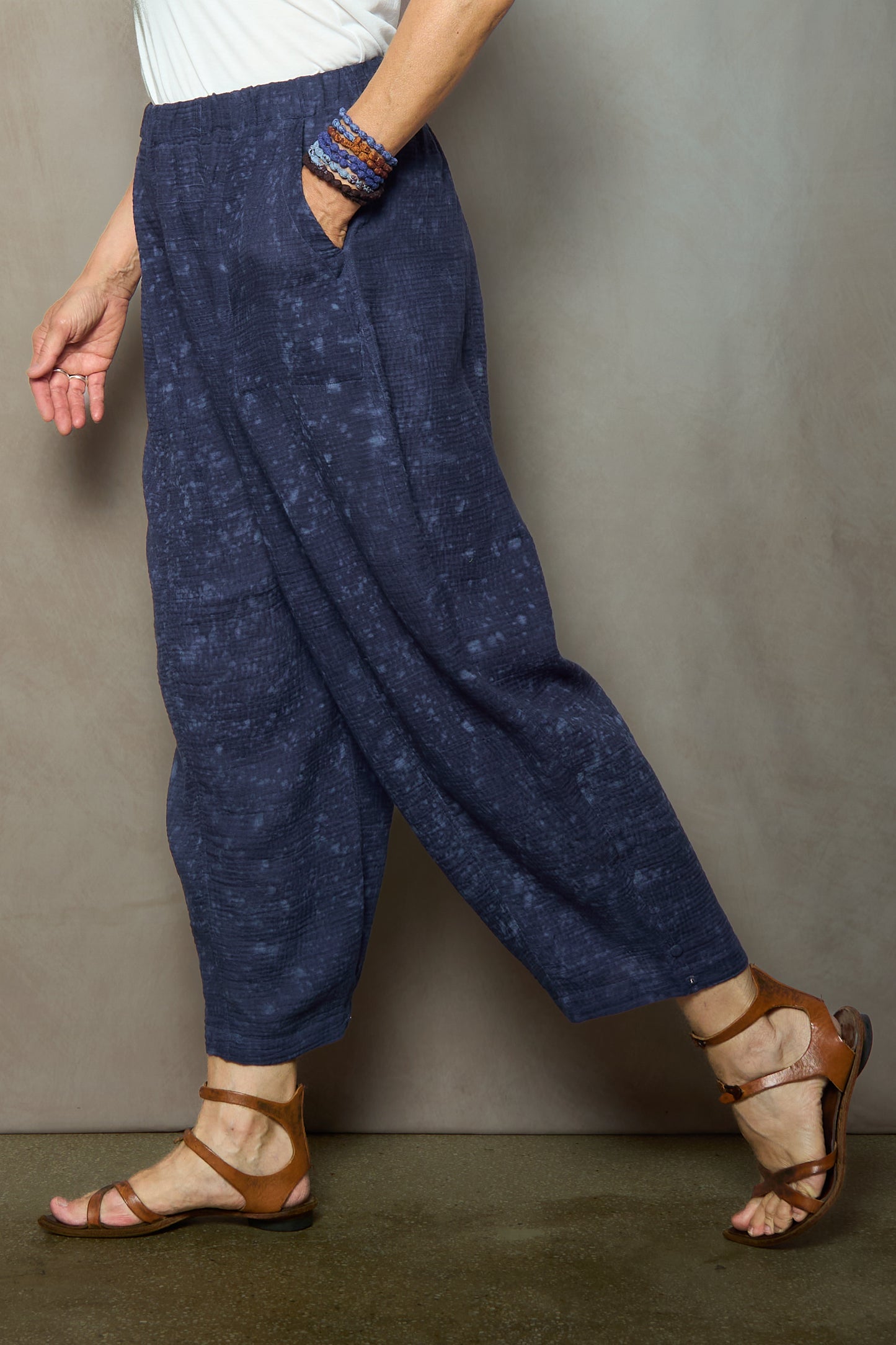 SAND SUN DYE RIPPLE KANTHA BARREL PANTS - rs2641-nvy -