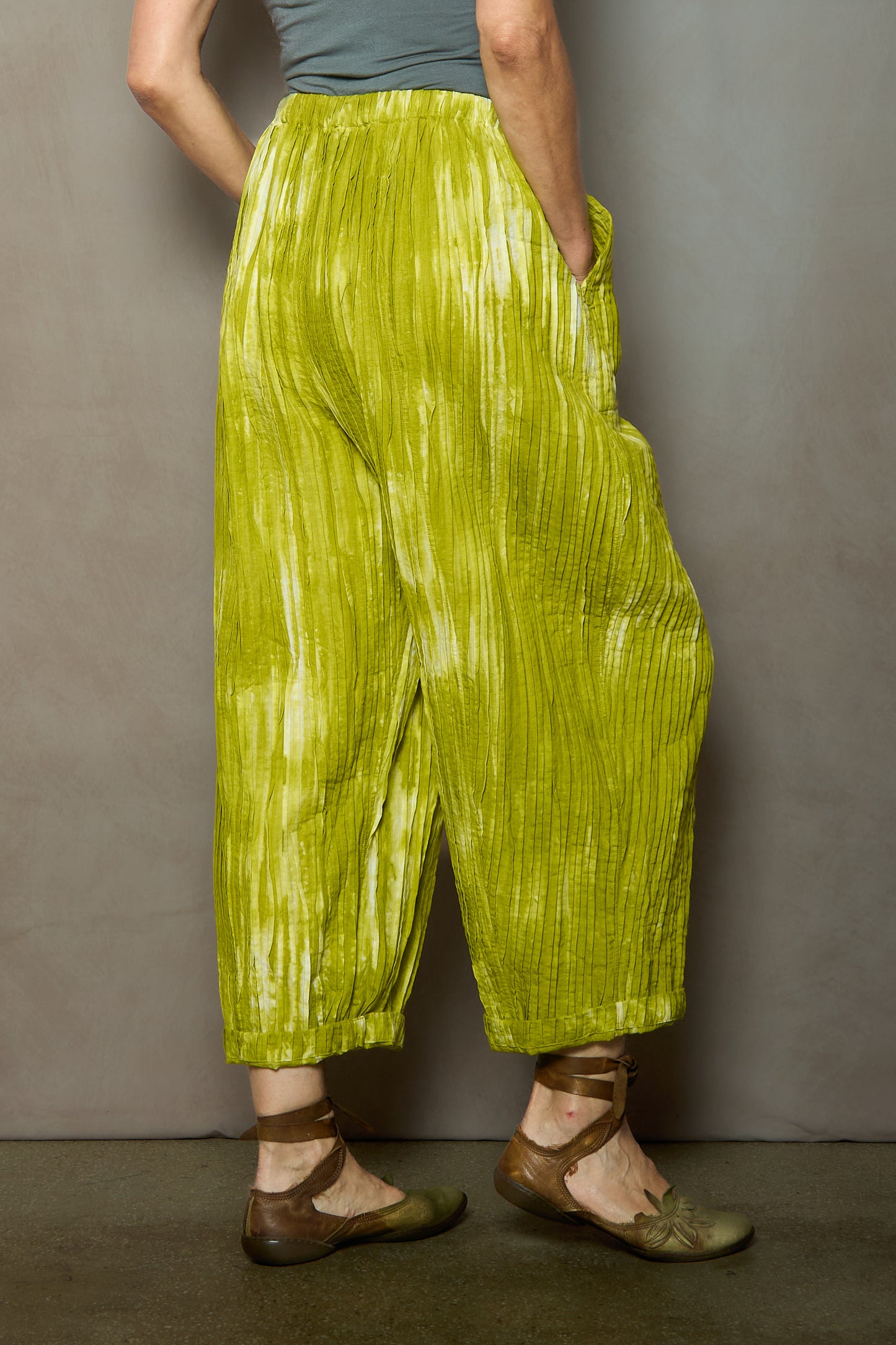 CAMBRIC TIE DYE RIPPLE TUCK BARREL PANTS - tr1641-lim -