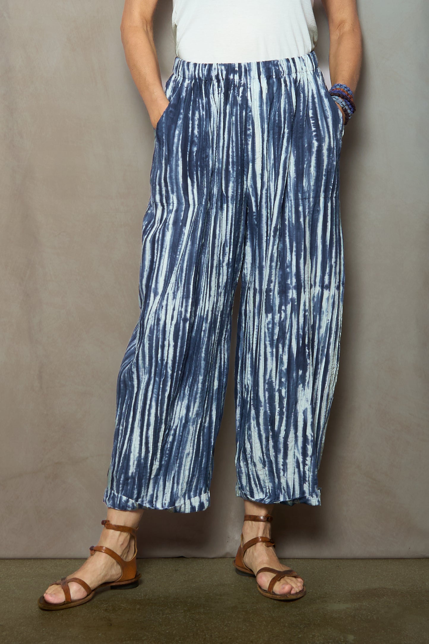 CAMBRIC TIE DYE RIPPLE TUCK BARREL PANTS - tr1641-nvy -