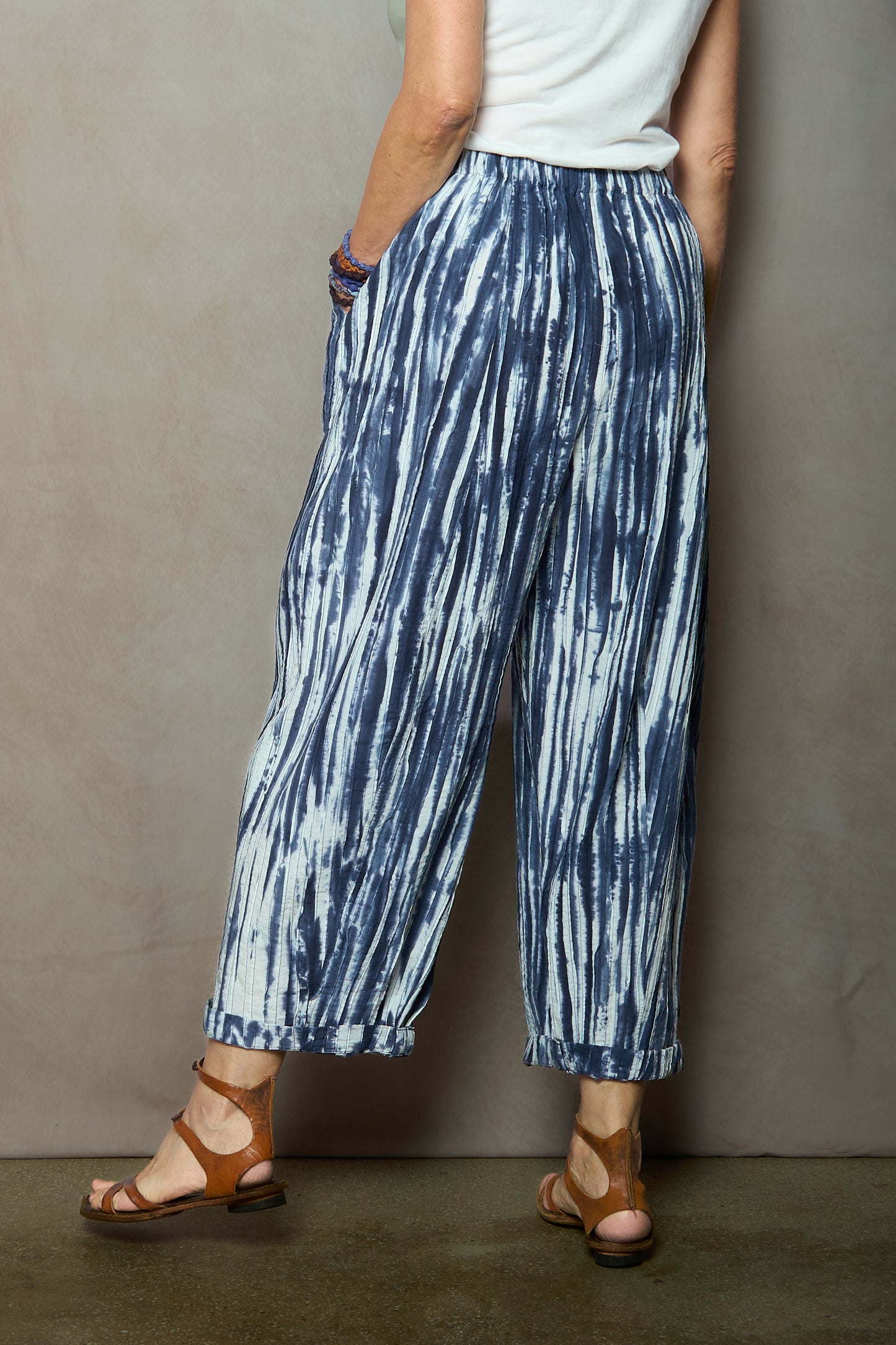 CAMBRIC TIE DYE RIPPLE TUCK BARREL PANTS - tr1641-nvy -