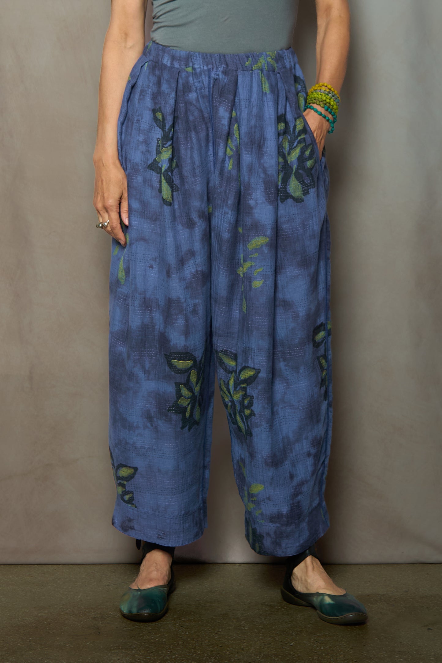 CLOUD TIE DYE FLORAL KANTHA TUCKED GATHER PANTS - uf2677-blu -