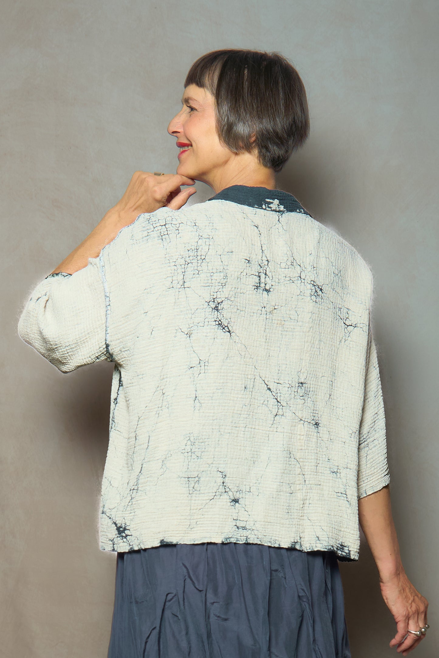 MUD DYE RIPPLE KANTHA CROPPED TENT SHIRT - yp2596-gry -