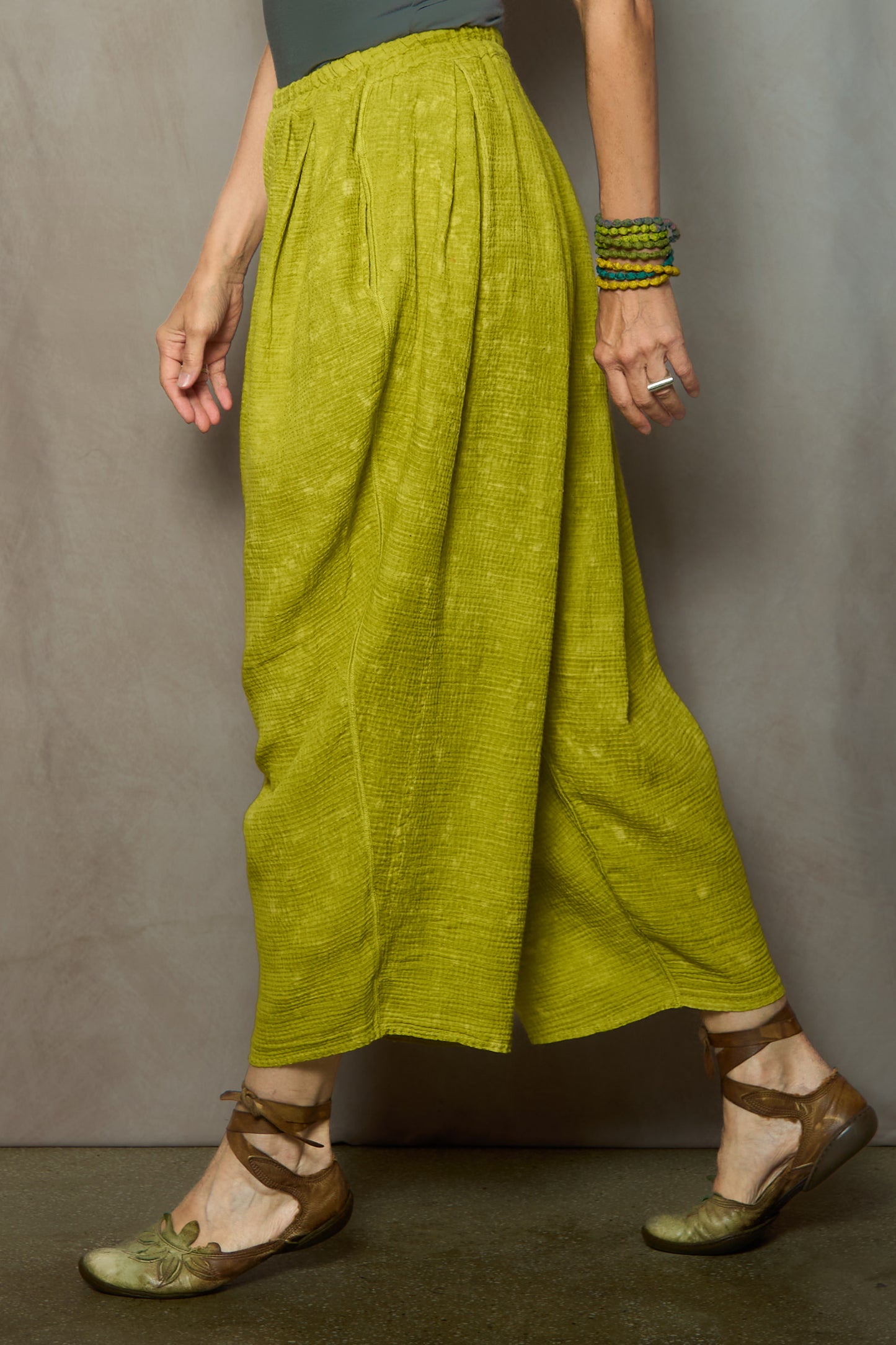 SAND SUN DYE RIPPLE KANTHA TUCKED GATHER PANTS - rs2677-lim -