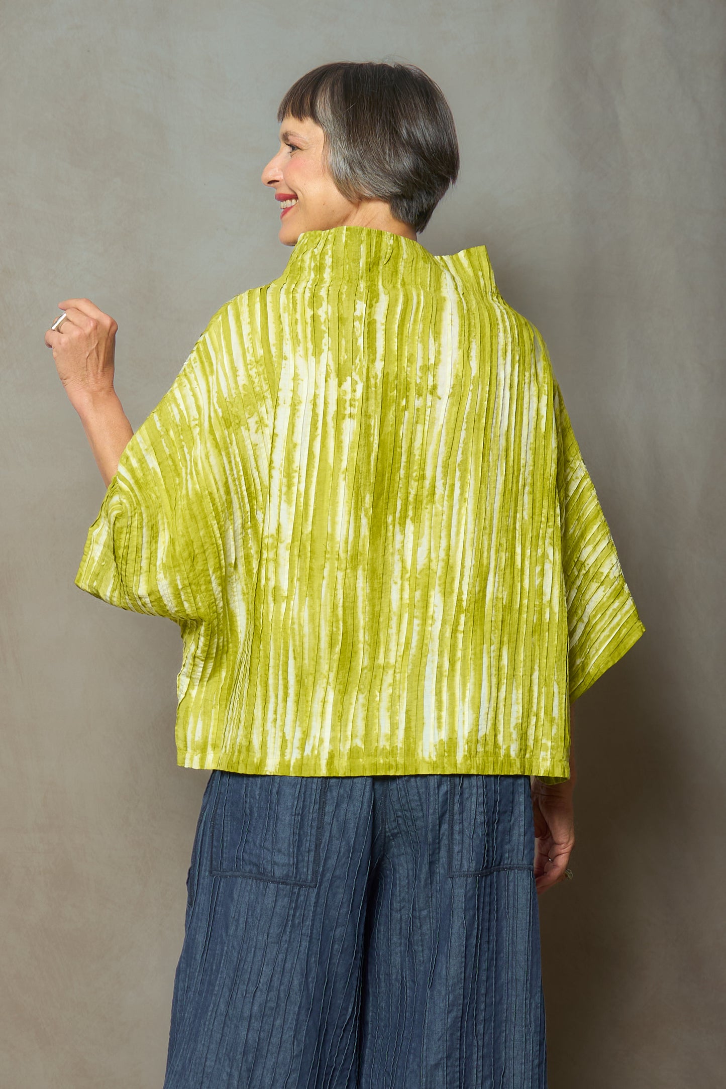 CAMBRIC TIE DYE RIPPLE TUCK FUNNEL NECK TOP - tr1t102-lim -