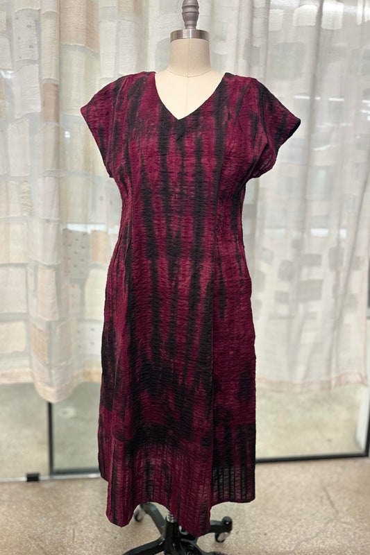 DOUBLE TIE DYE RIPPLE TUCK V-NECK SCULPTED DRESS - trw1473-mrn -