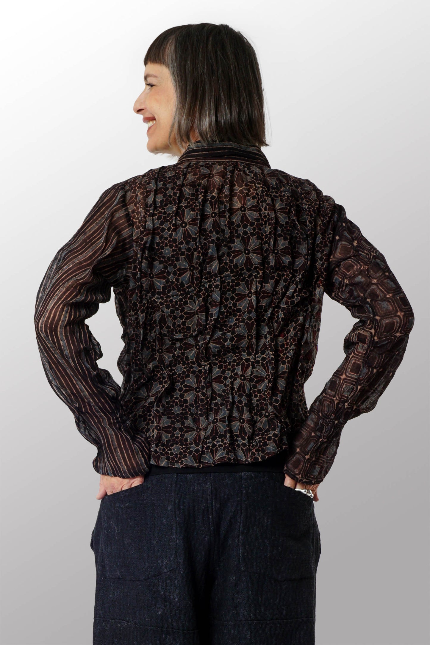 AJRAKH WAVY TUCK CROPPED SHIRT - aw1579-blk -