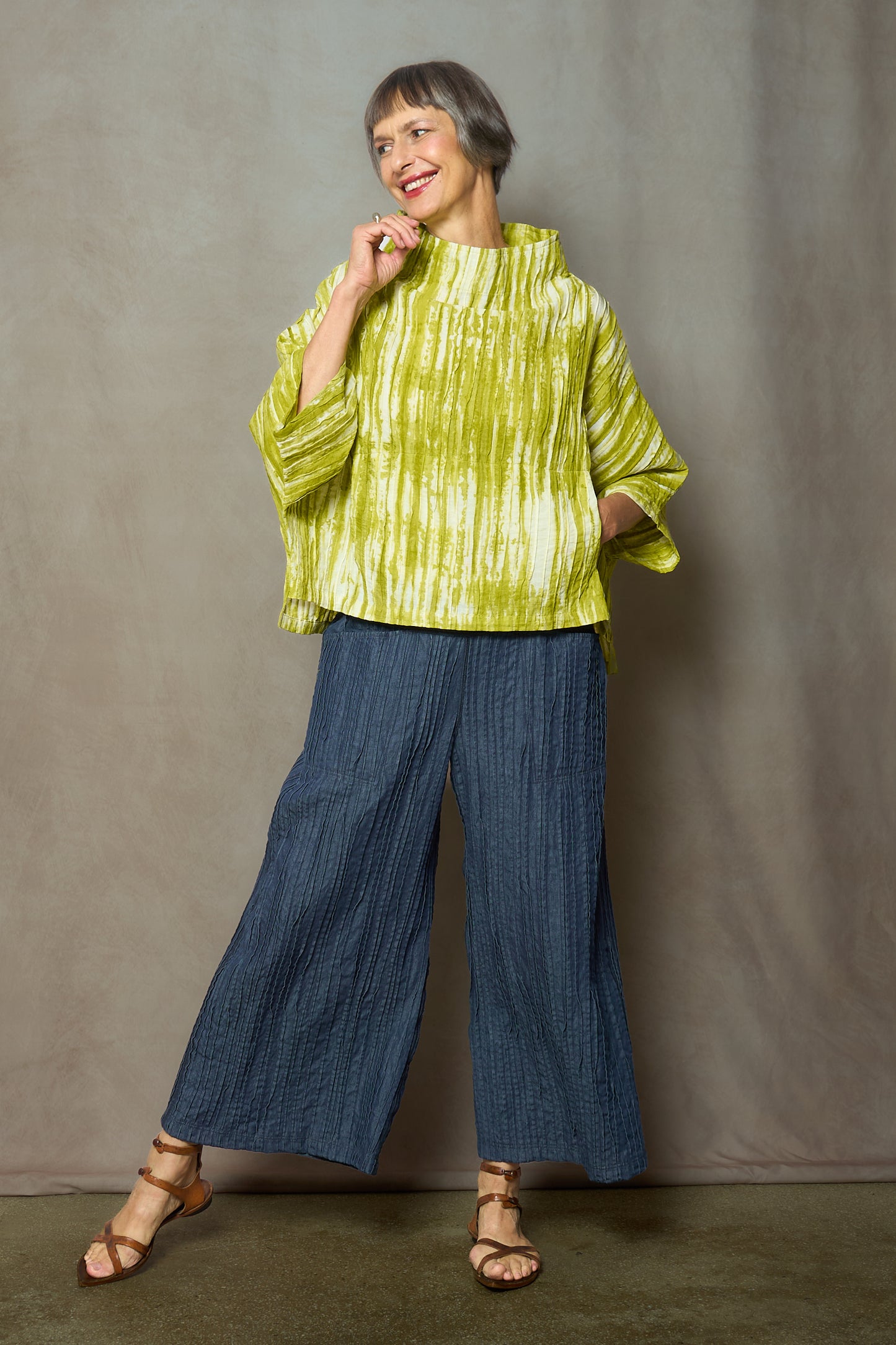 CAMBRIC TIE DYE RIPPLE TUCK FUNNEL NECK TOP - tr1t102-lim -