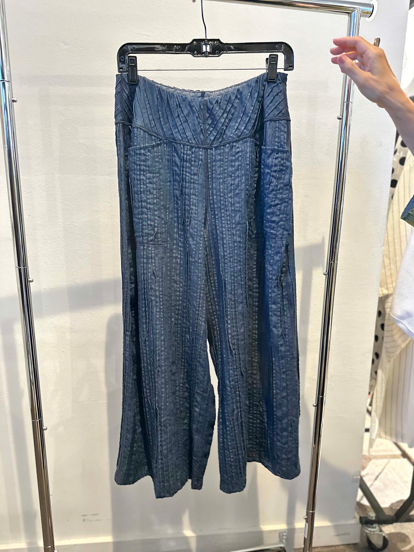 PIPPLE TUCK DENIM MID RISE WIDE LEG PANTS - rd1665-nvy -