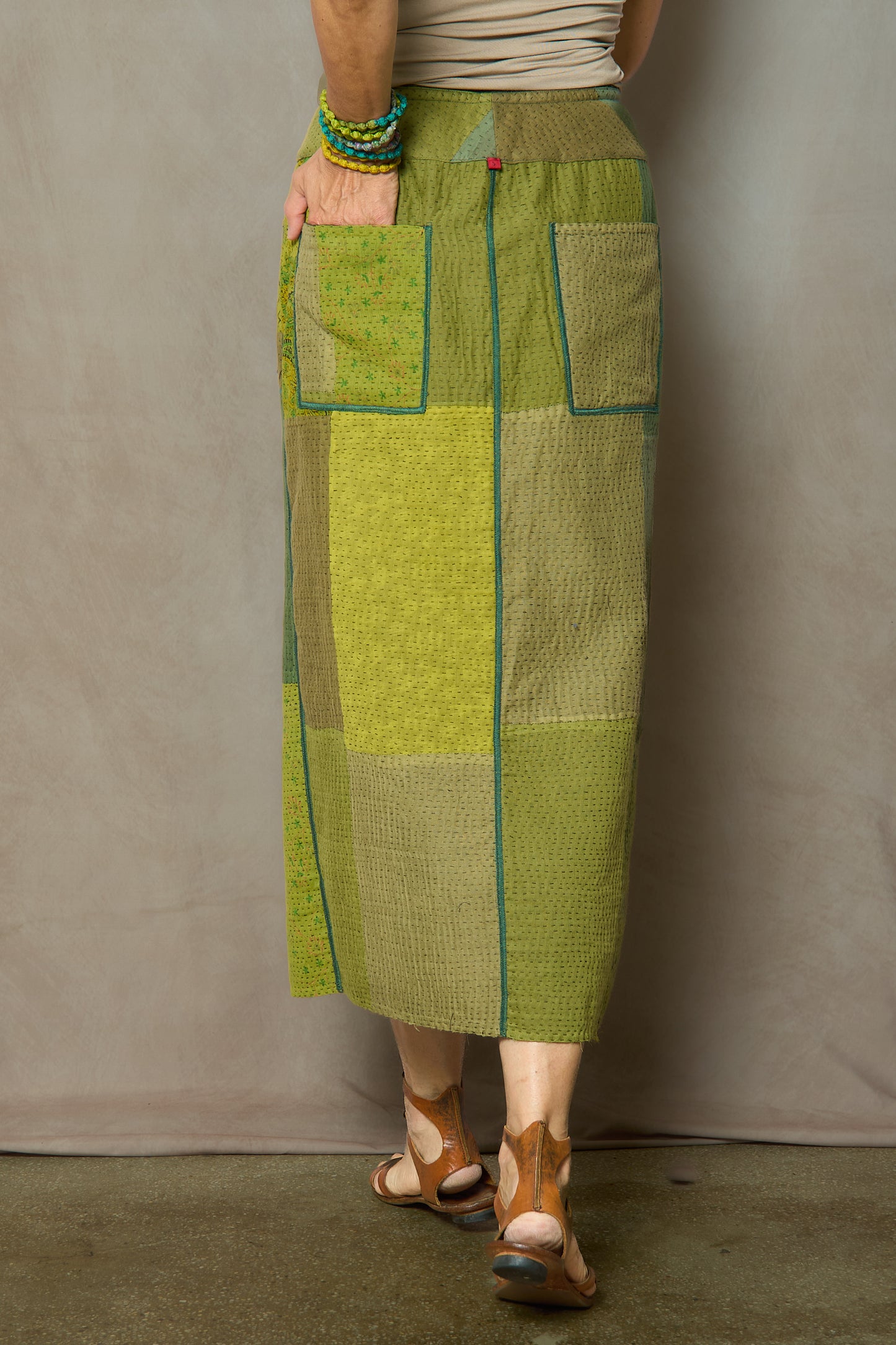 DUCK SUN DYE WITH PATCH KANTHA FRONT VENT PENCIL SKIRT - us2666-grn -