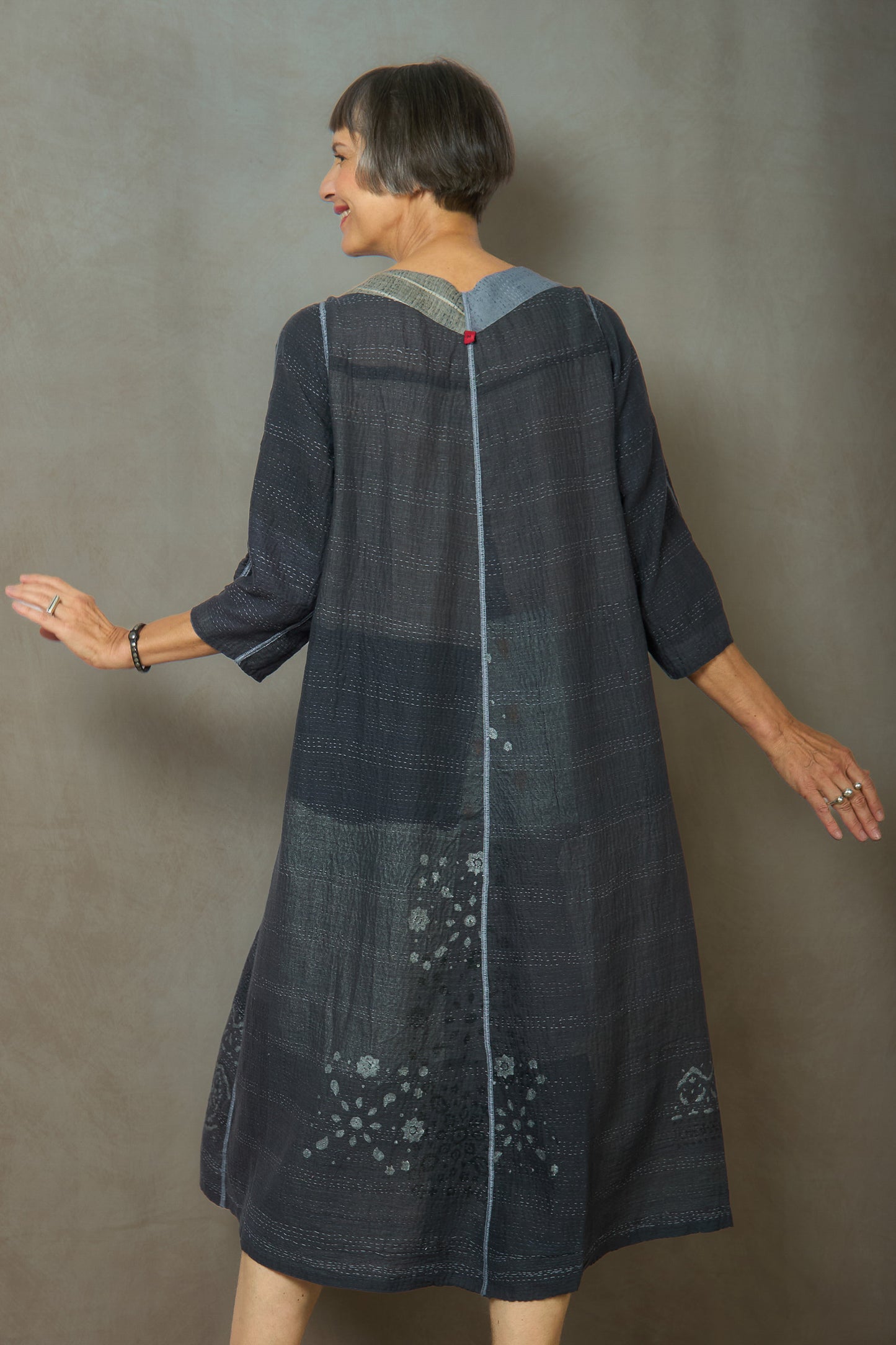 MOSAIC FRAY PATCH KANTHA V-NECK FLARE DRESS - zb2457-gry -