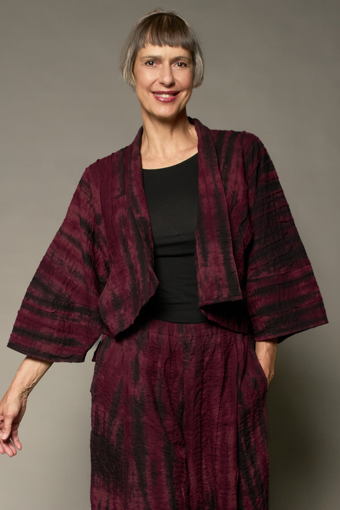 DOUBLE TIE DYE RIPPLE TUCK LANTERN SLV. SHRUG - trw1j103-mrn -