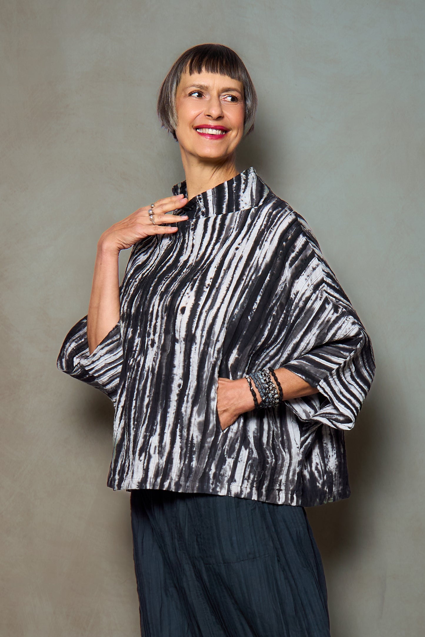 CAMBRIC TIE DYE RIPPLE TUCK FUNNEL NECK TOP - tr1t102-blk -