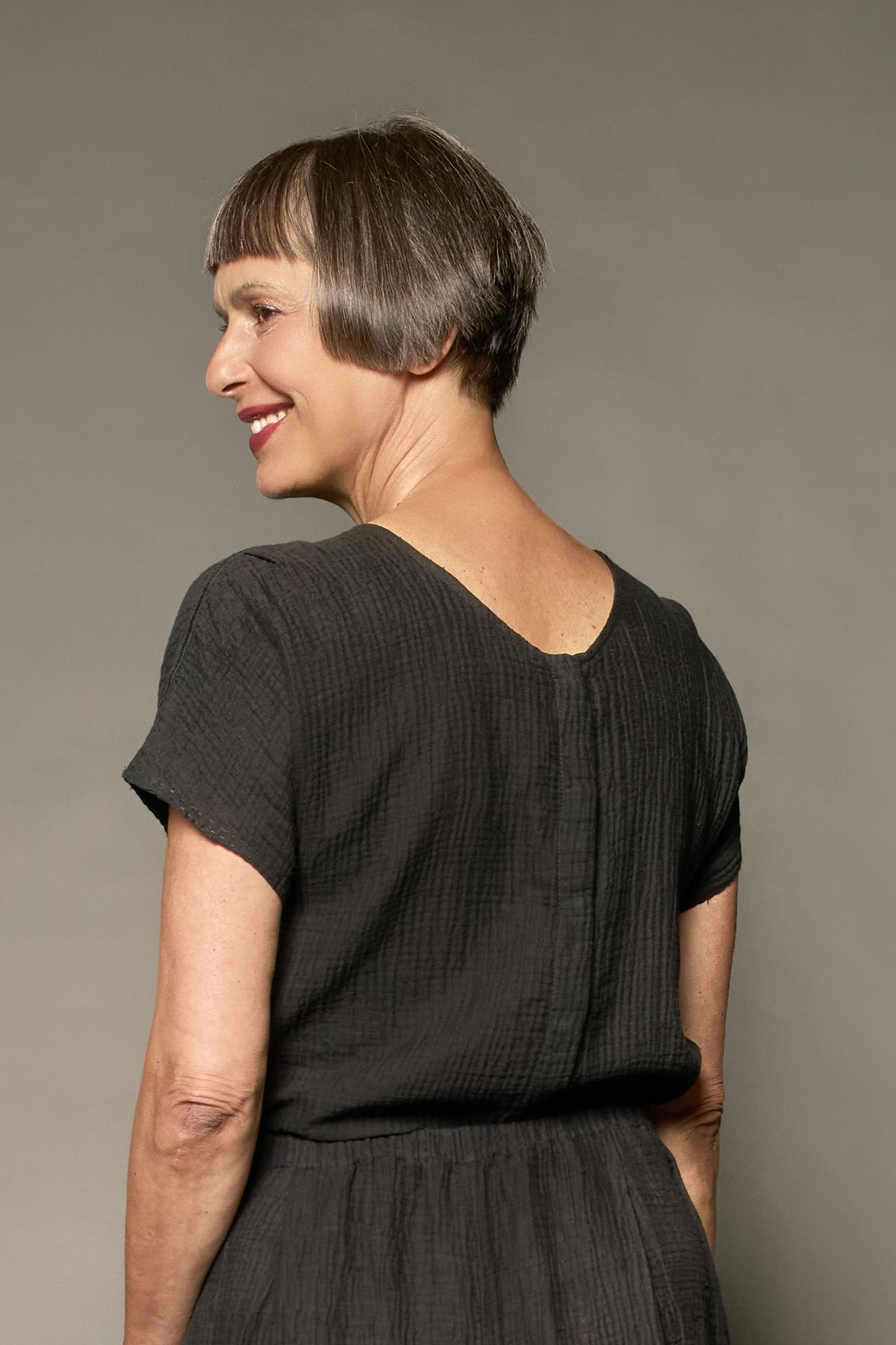 RIPPLE KANTHA ESSENTIAL CREW BLOUSE - rp2t110-blk -