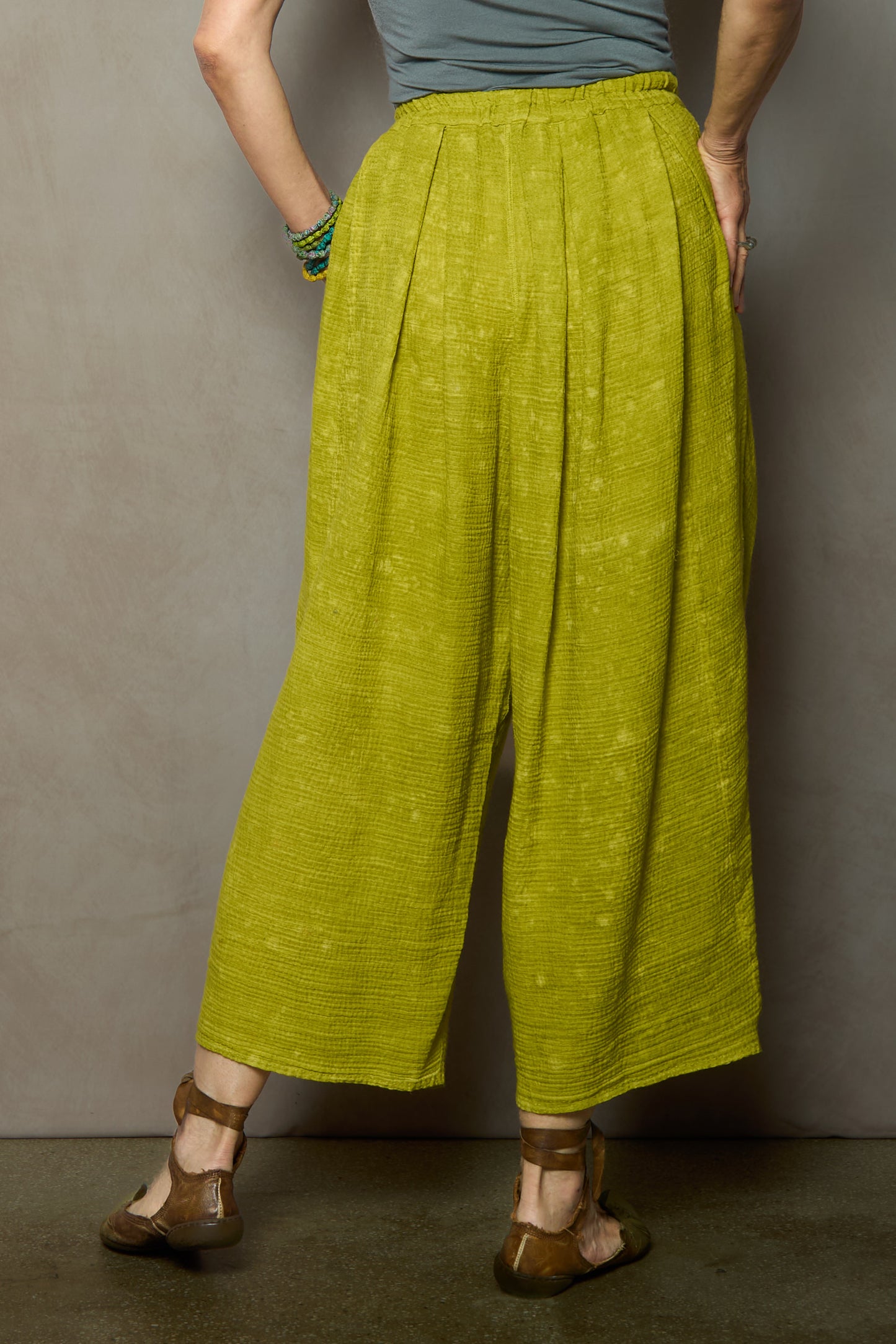 SAND SUN DYE RIPPLE KANTHA TUCKED GATHER PANTS - rs2677-lim -