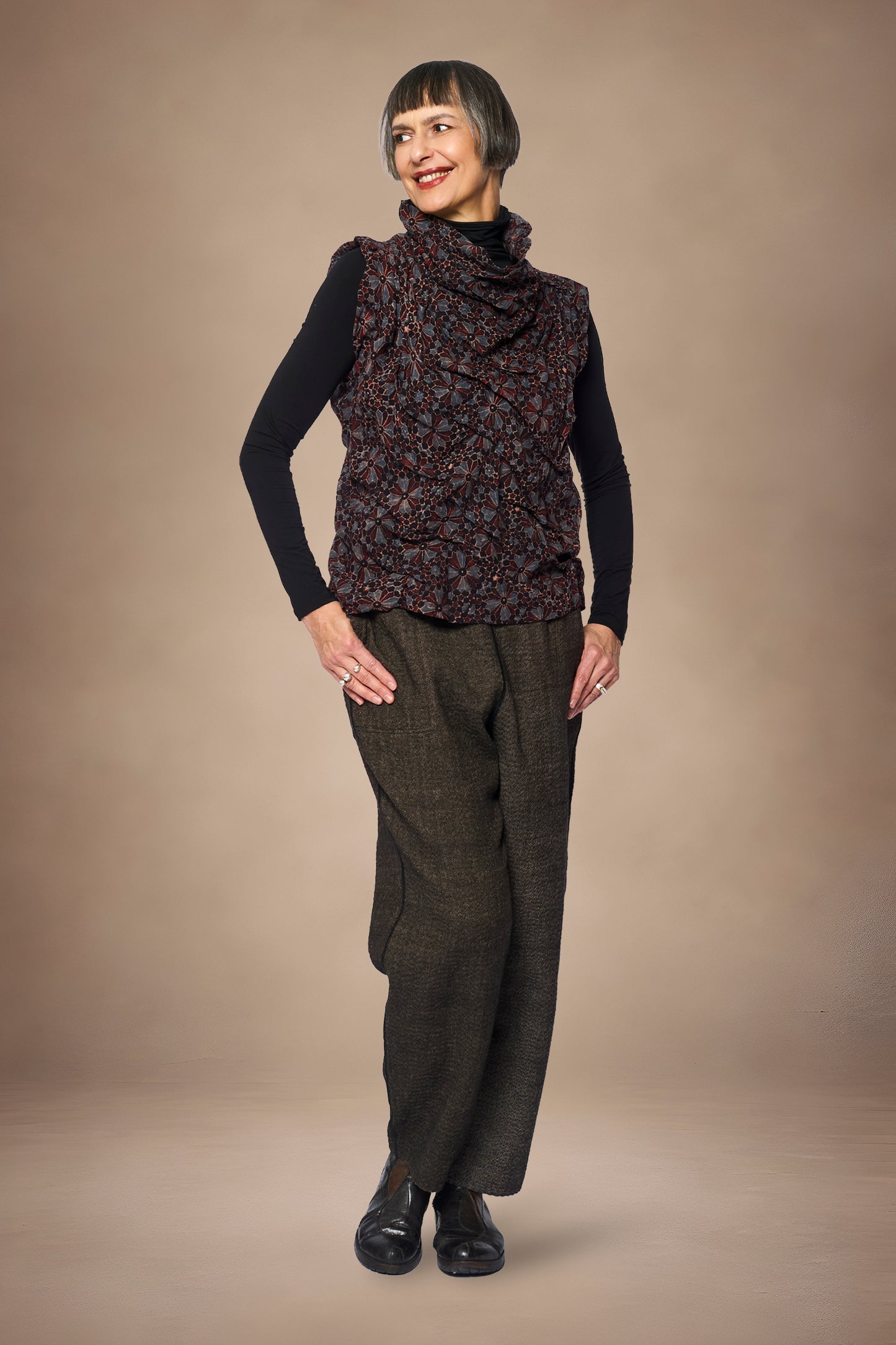 AJRAKH FLOWER WAVY TUCK SHELL TOP - af1553-blk -