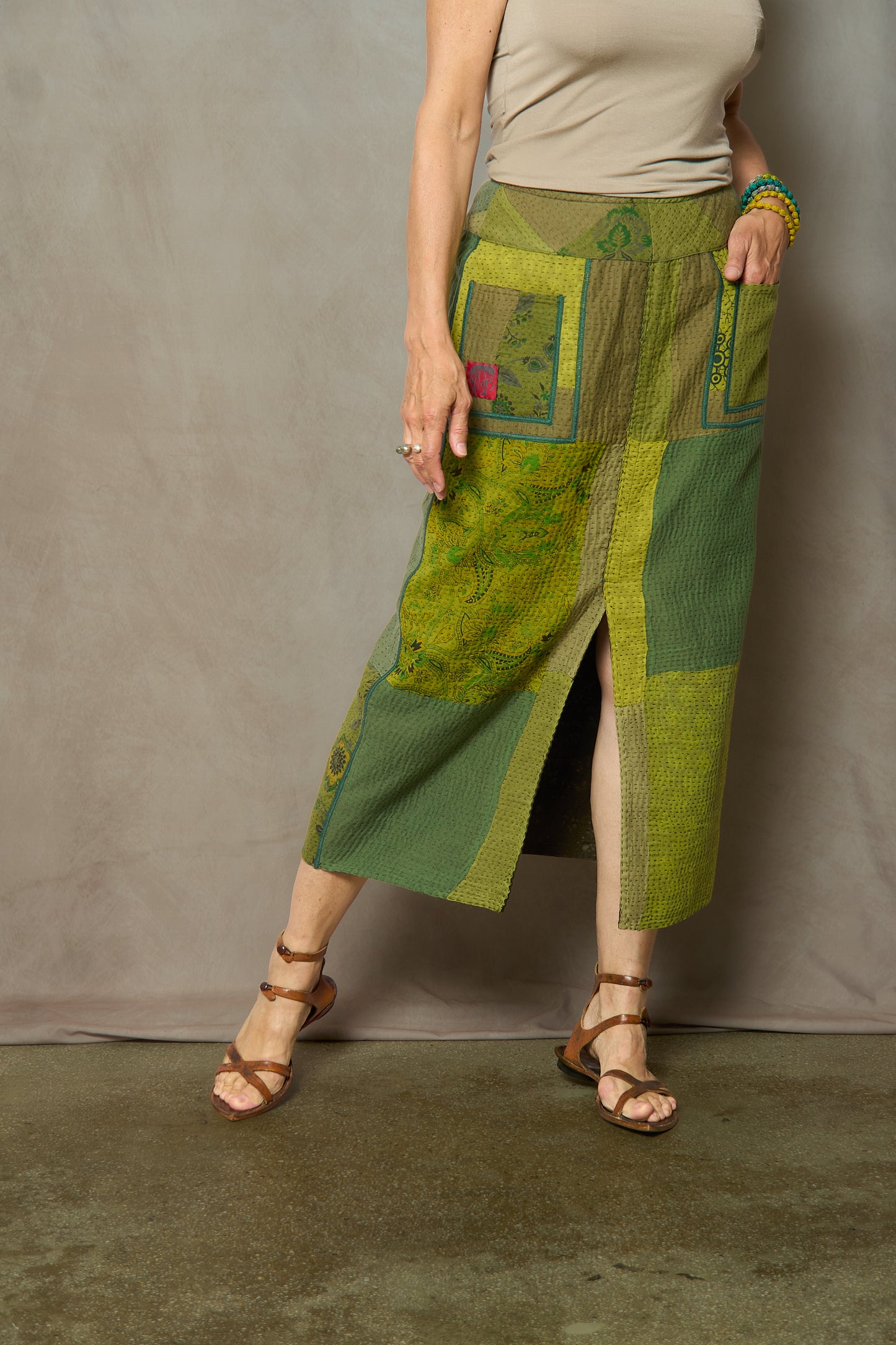 DUCK SUN DYE WITH PATCH KANTHA FRONT VENT PENCIL SKIRT - us2666-grn -