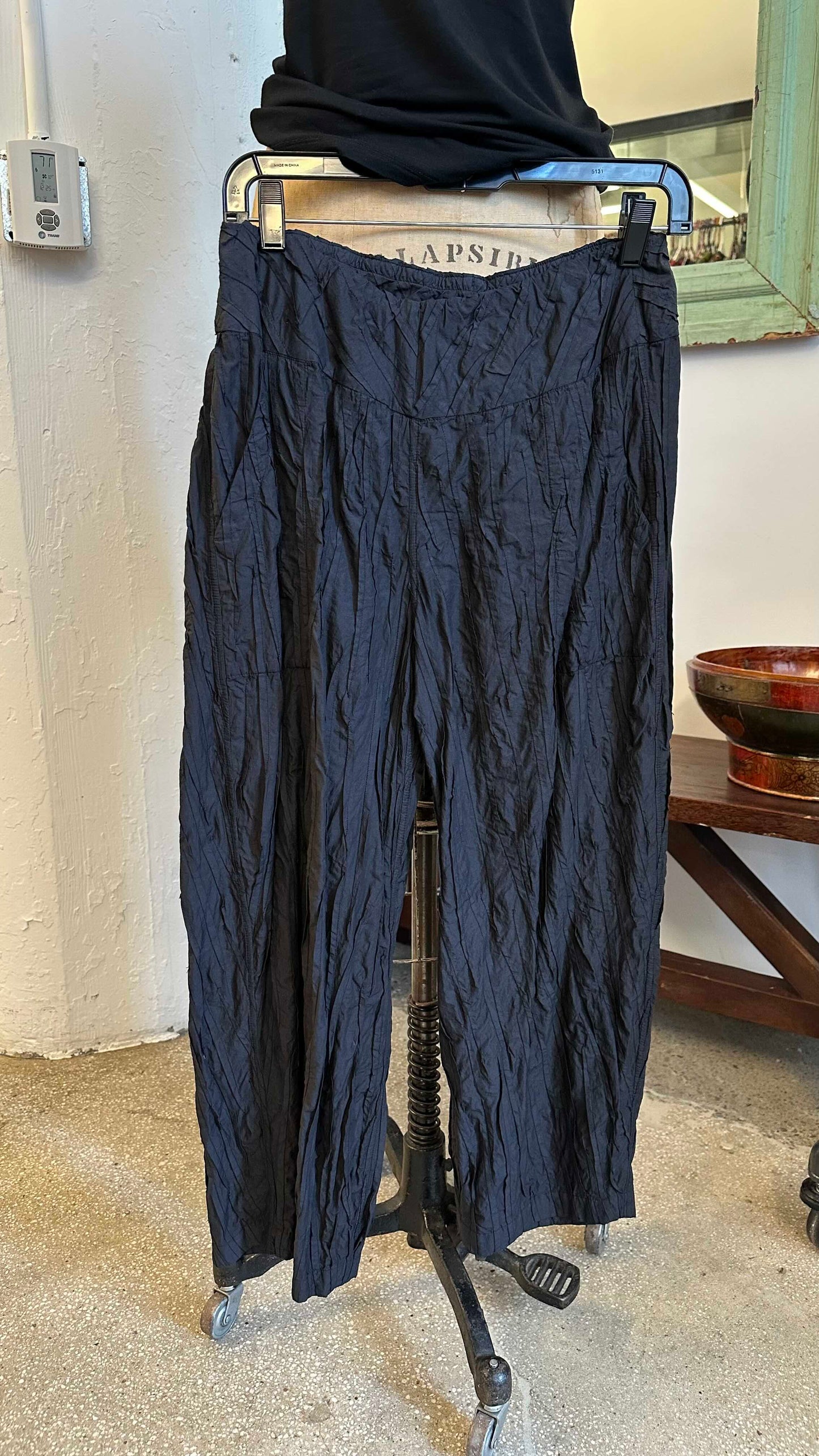 POLISHED COTTON RANDOM TUCK VOILE NEW LANTERN PANTS - rc1651-blk -