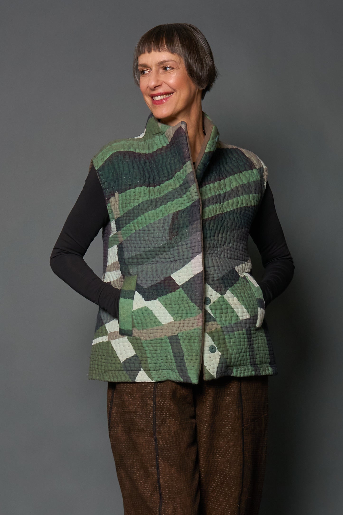 ABSTRACT AND DUCK CLOTH KANTHA HIGH-NECK CROPPED VEST - ap5251-grn -