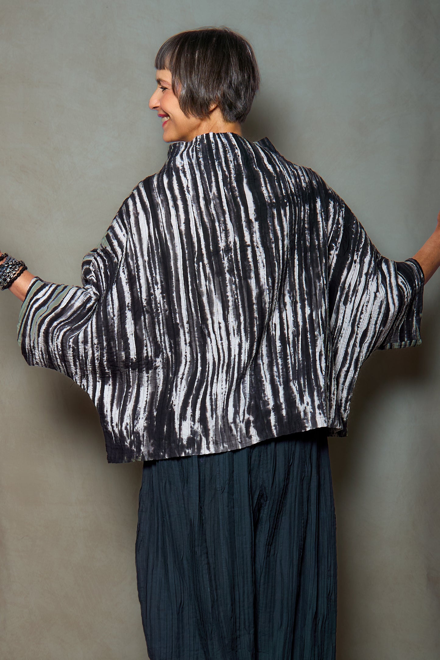 CAMBRIC TIE DYE RIPPLE TUCK FUNNEL NECK TOP - tr1t102-blk -